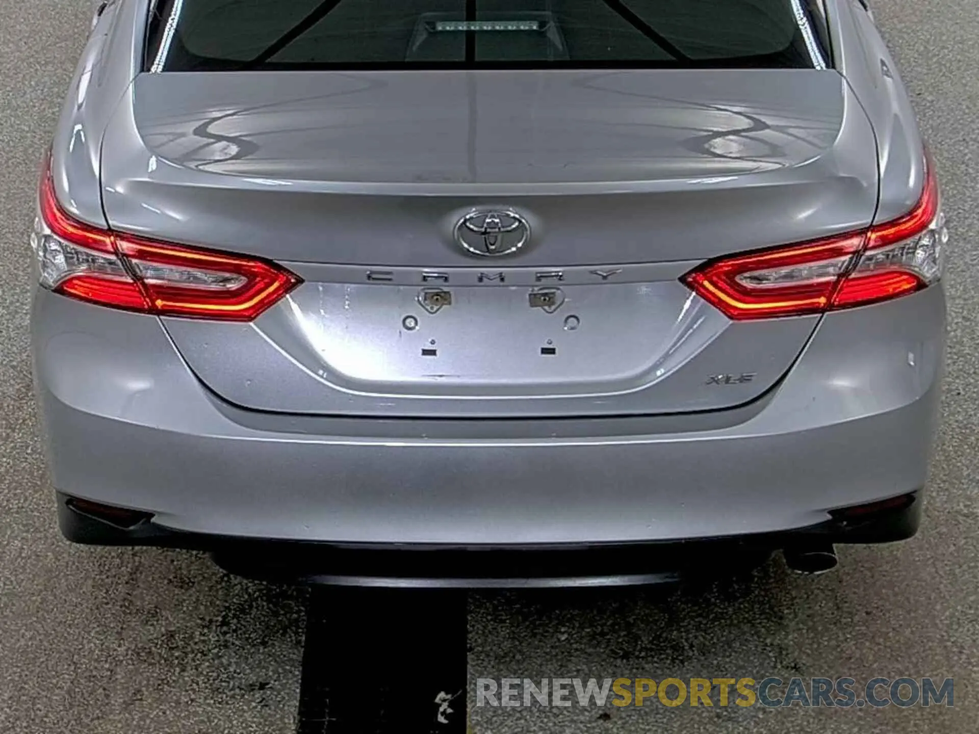 17 Photograph of a damaged car 4T1F11AK8LU994855 TOYOTA CAMRY 2020