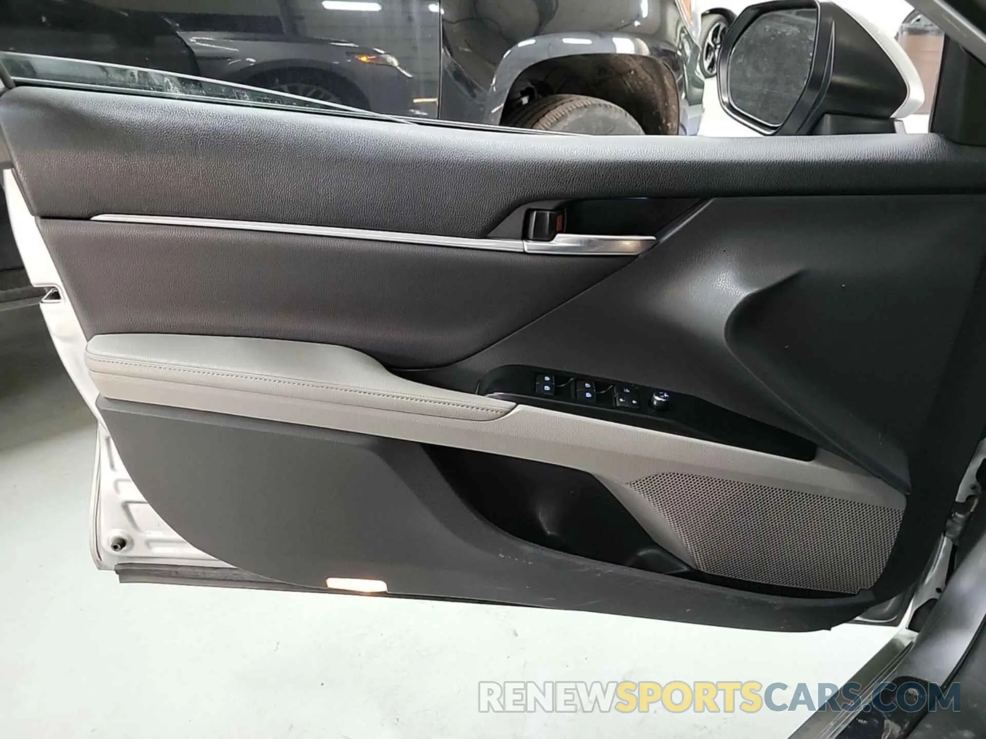 3 Photograph of a damaged car 4T1F11AK8LU994855 TOYOTA CAMRY 2020