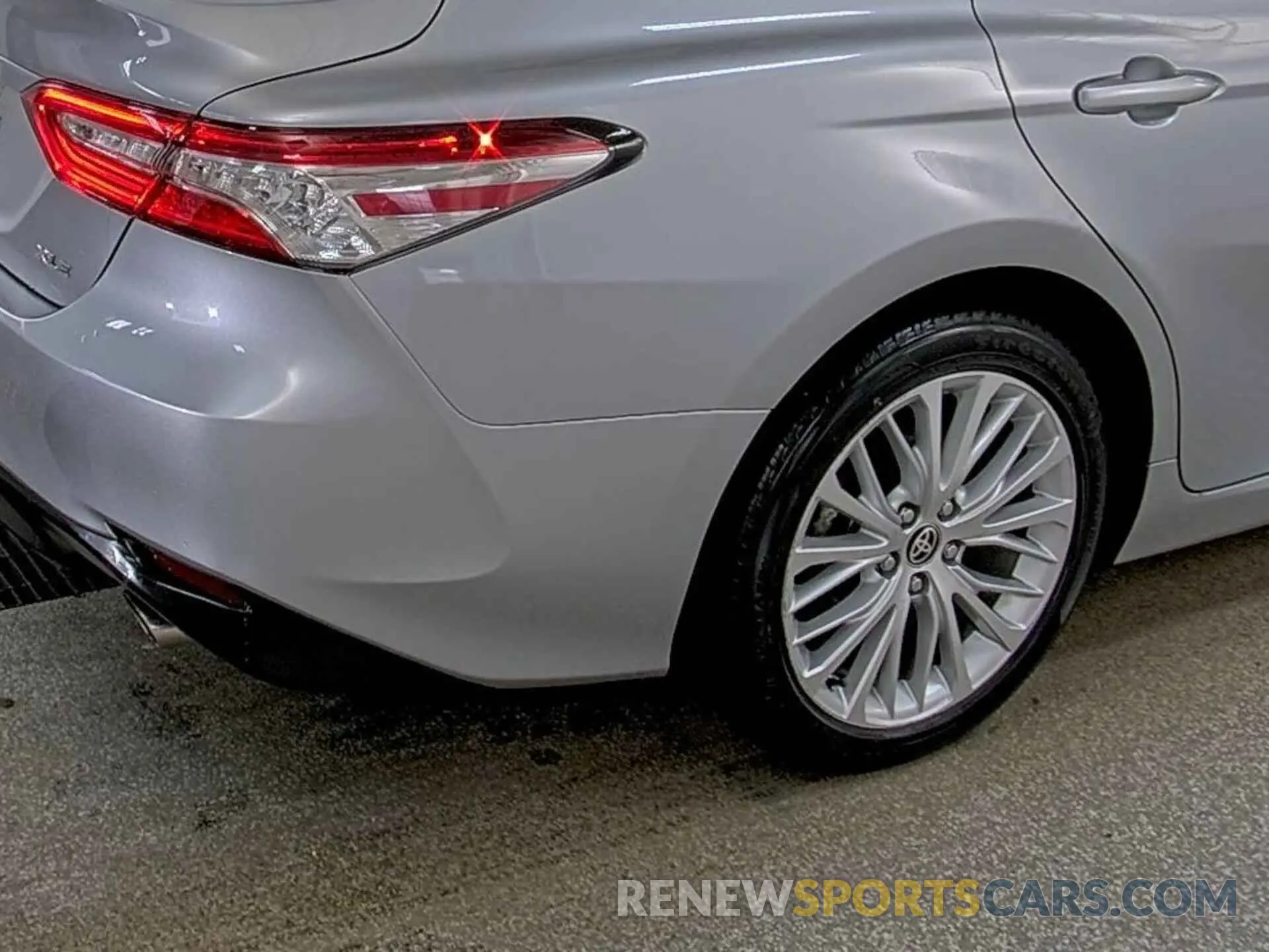 31 Photograph of a damaged car 4T1F11AK8LU994855 TOYOTA CAMRY 2020
