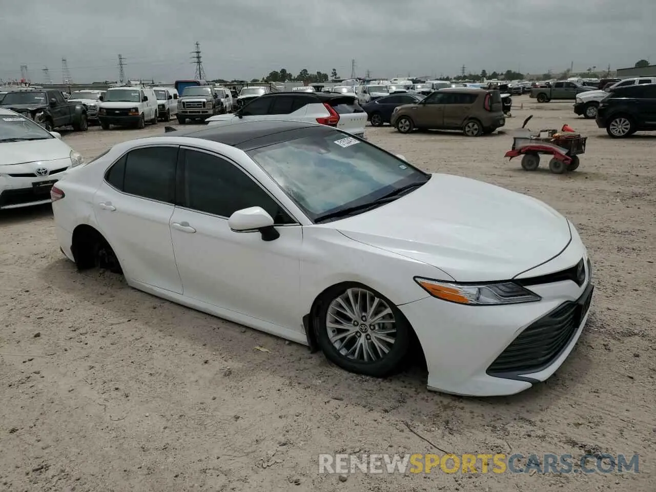 4 Photograph of a damaged car 4T1F11AK9LU975747 TOYOTA CAMRY 2020