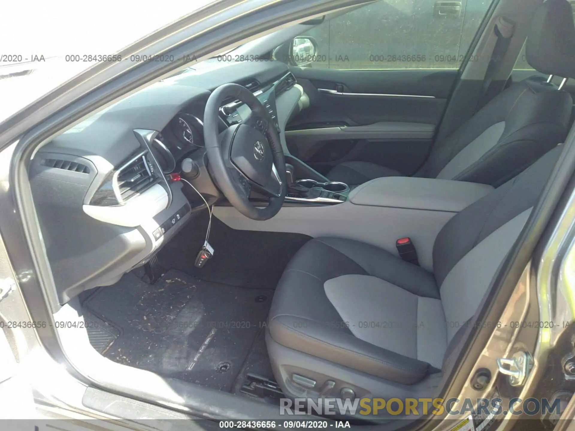 12 Photograph of a damaged car 4T1F11AKXLU301834 TOYOTA CAMRY 2020