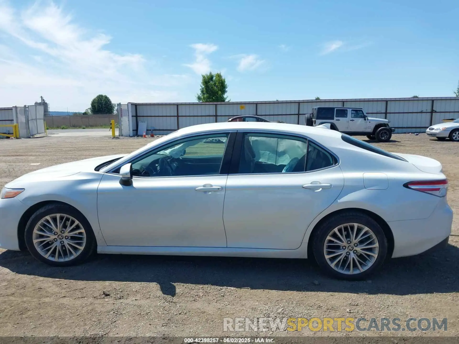 14 Photograph of a damaged car 4T1F11BK0LU008295 TOYOTA CAMRY 2020