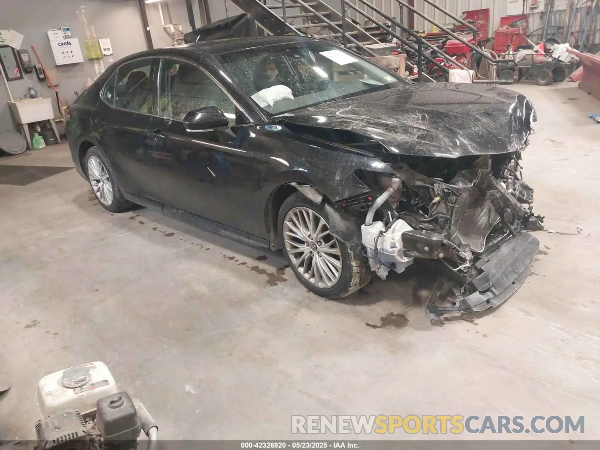 1 Photograph of a damaged car 4T1F11BK8LU009467 TOYOTA CAMRY 2020
