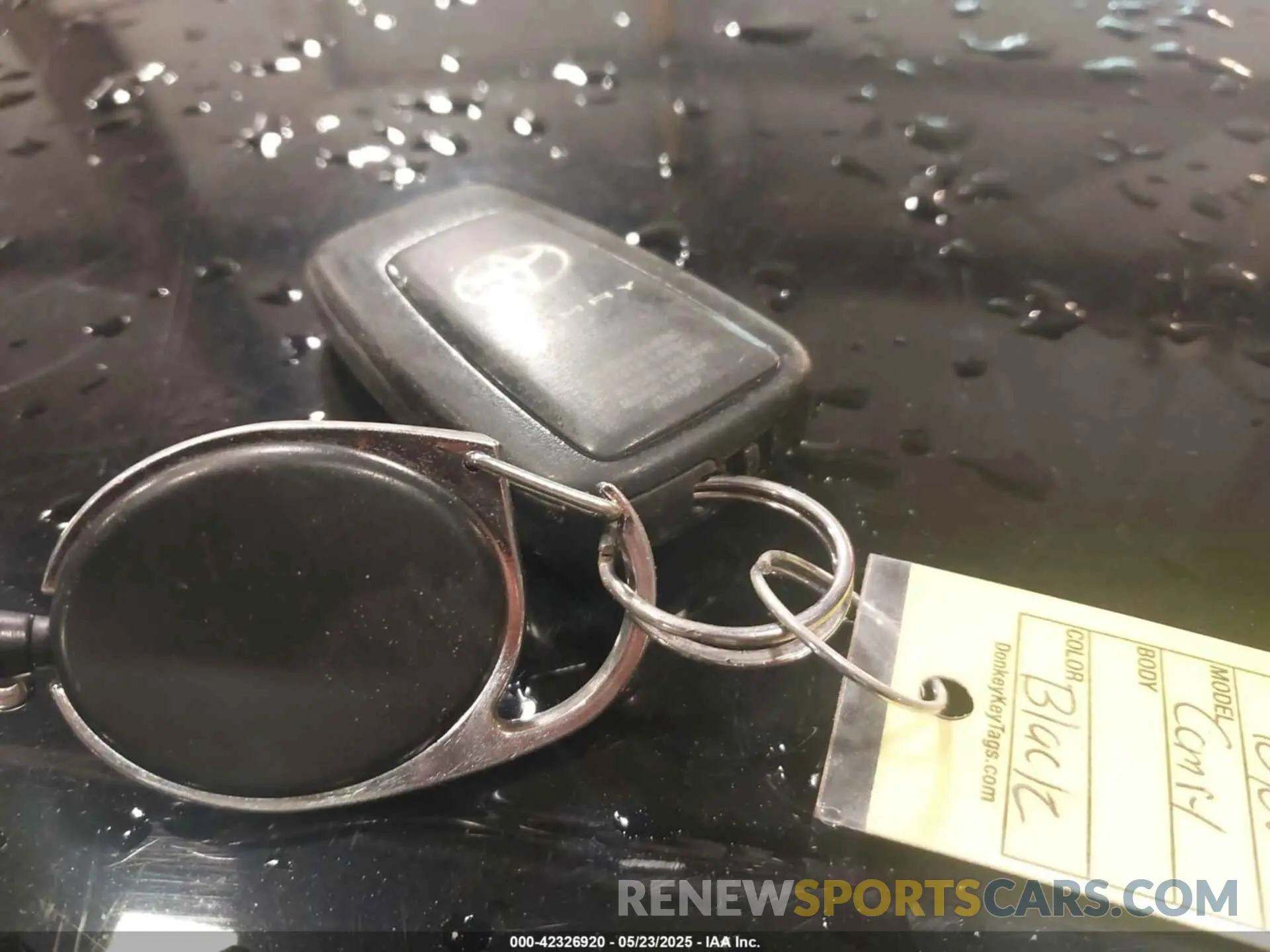 11 Photograph of a damaged car 4T1F11BK8LU009467 TOYOTA CAMRY 2020
