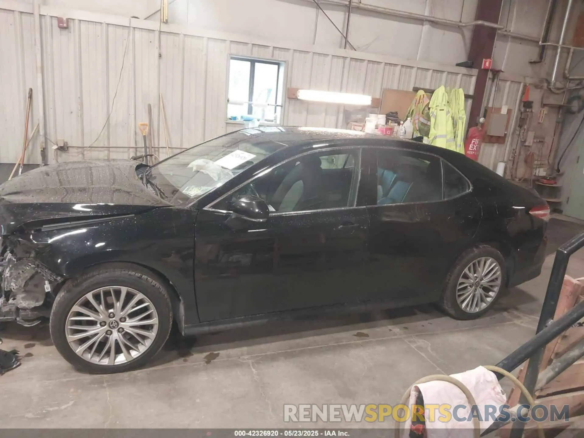 14 Photograph of a damaged car 4T1F11BK8LU009467 TOYOTA CAMRY 2020