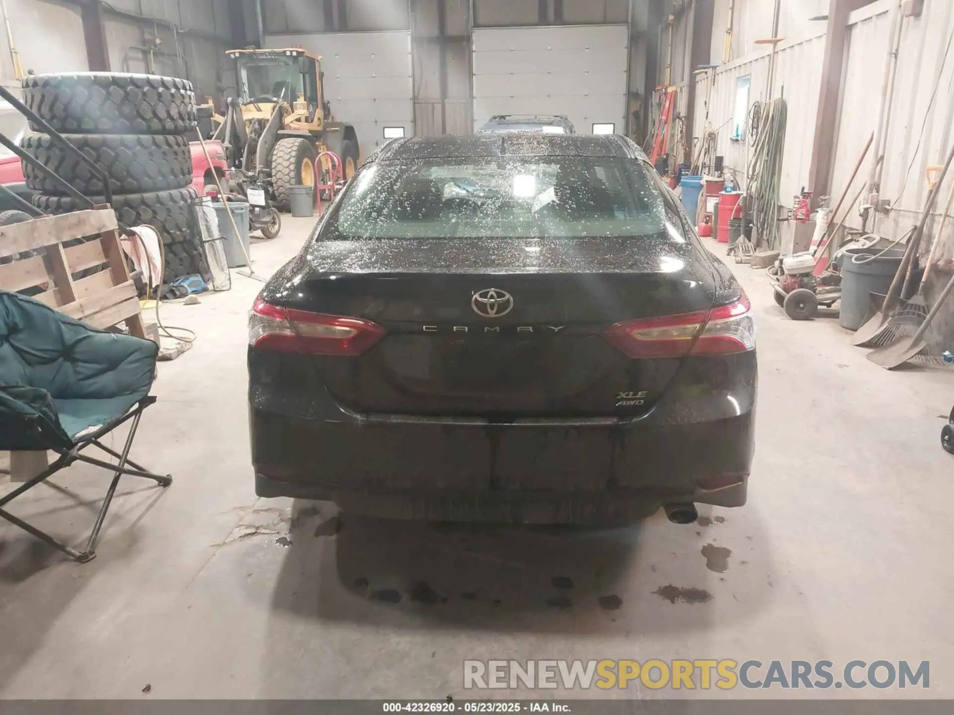 16 Photograph of a damaged car 4T1F11BK8LU009467 TOYOTA CAMRY 2020
