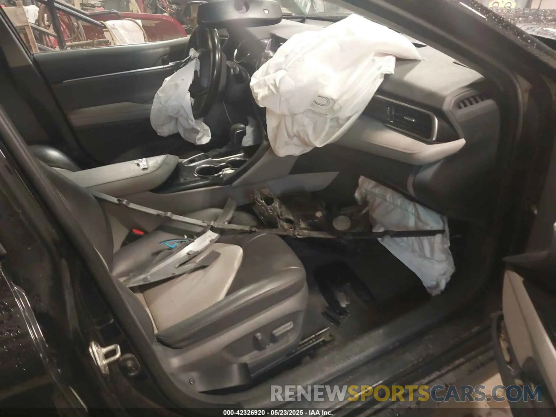 5 Photograph of a damaged car 4T1F11BK8LU009467 TOYOTA CAMRY 2020