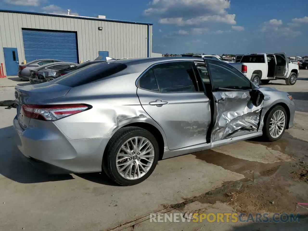 3 Photograph of a damaged car 4T1F31AK0LU525365 TOYOTA CAMRY 2020