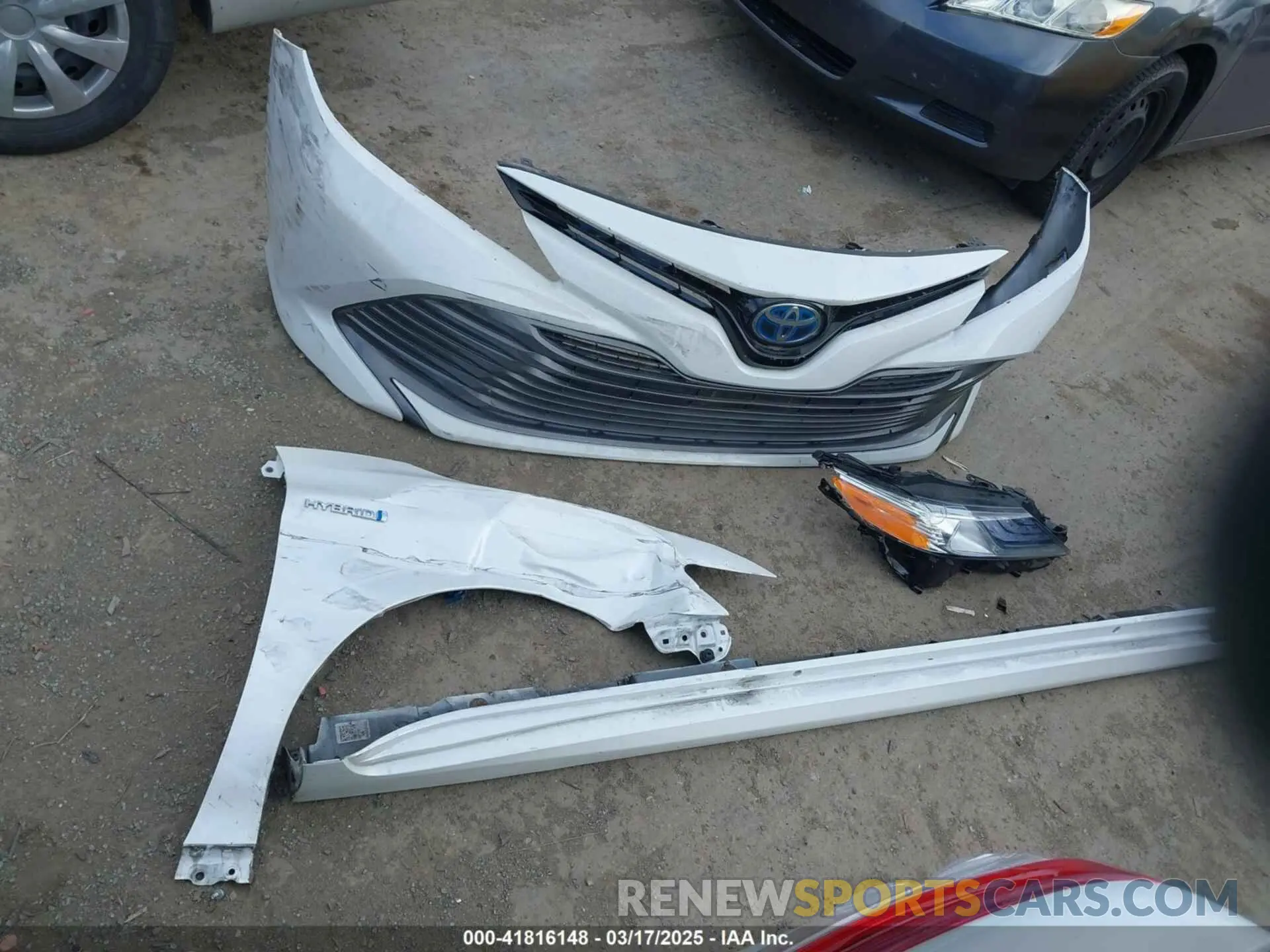 12 Photograph of a damaged car 4T1F31AK2LU014000 TOYOTA CAMRY 2020