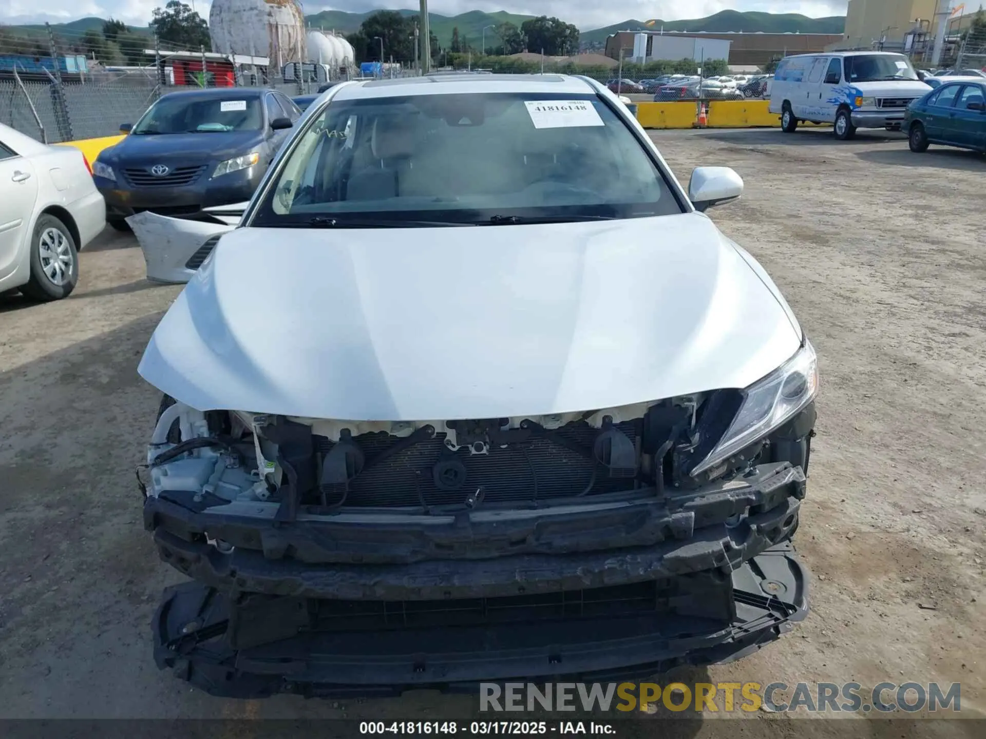 13 Photograph of a damaged car 4T1F31AK2LU014000 TOYOTA CAMRY 2020