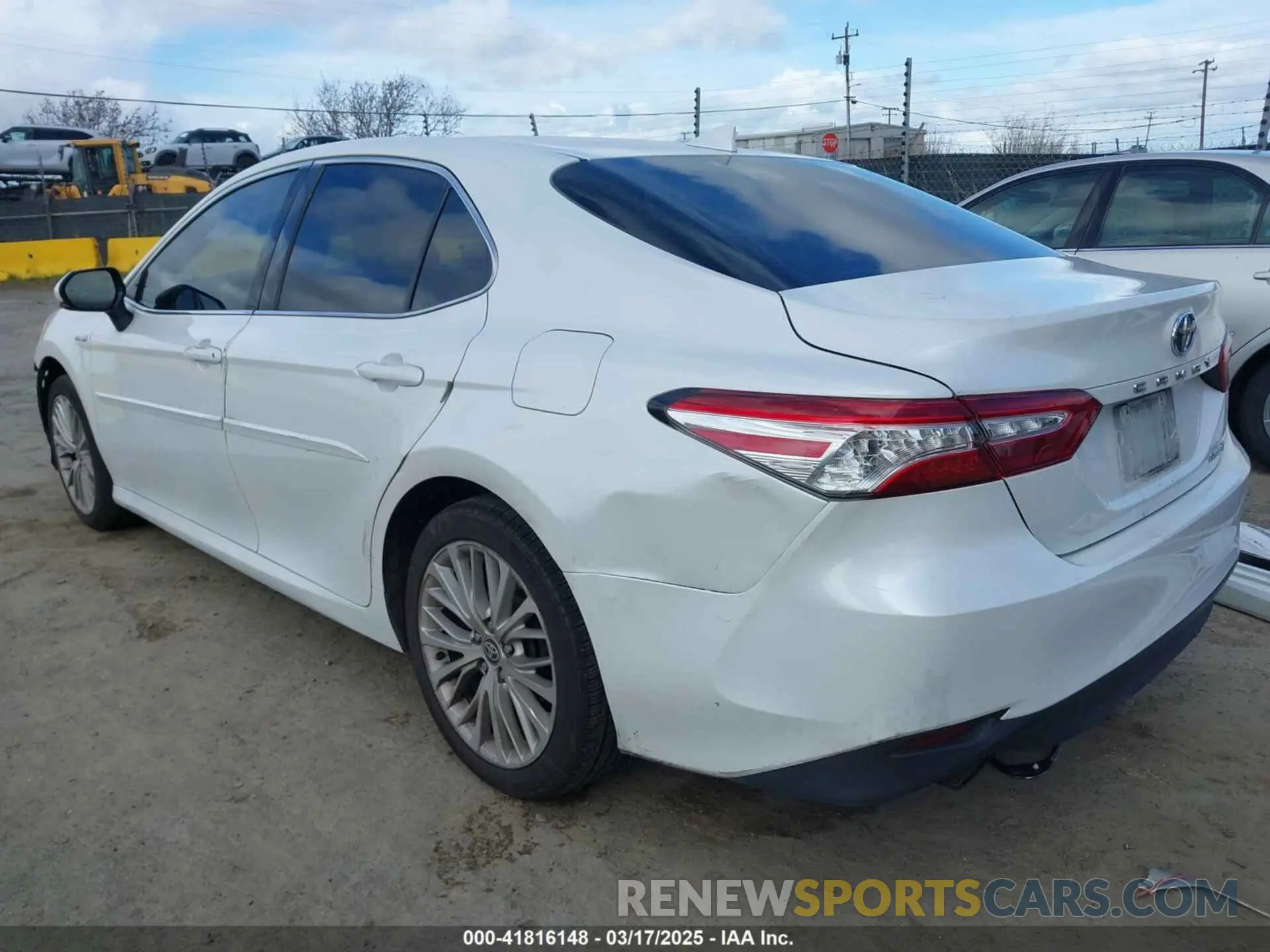 3 Photograph of a damaged car 4T1F31AK2LU014000 TOYOTA CAMRY 2020