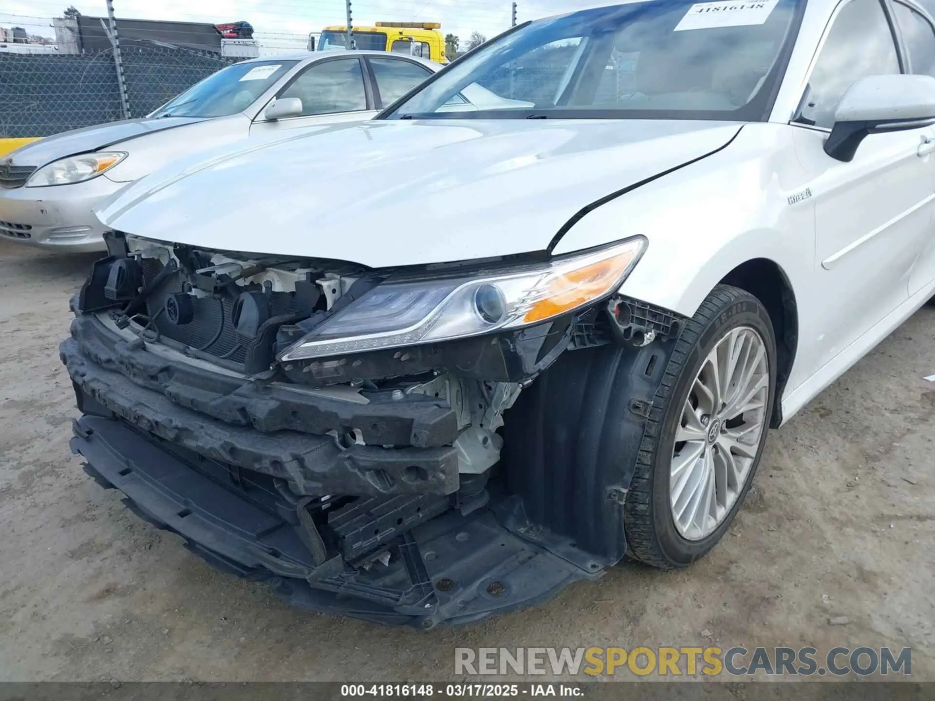 6 Photograph of a damaged car 4T1F31AK2LU014000 TOYOTA CAMRY 2020