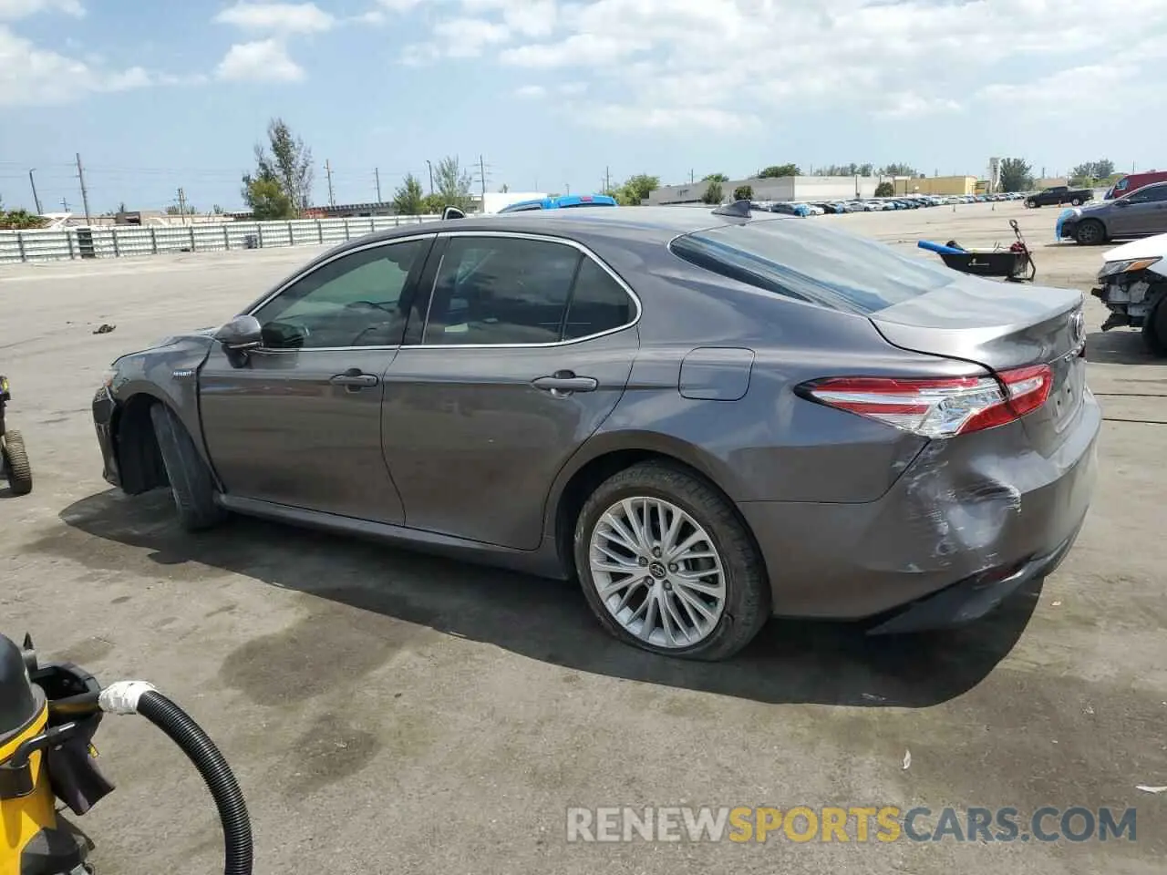 2 Фотография поврежденного автомобиля 4T1F31AK2LU522659 TOYOTA CAMRY 2020