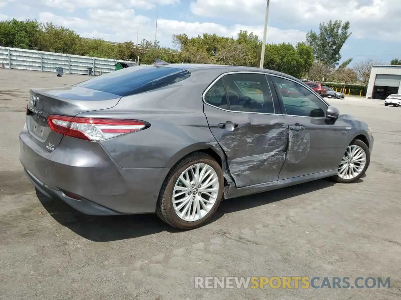 3 Фотография поврежденного автомобиля 4T1F31AK2LU522659 TOYOTA CAMRY 2020