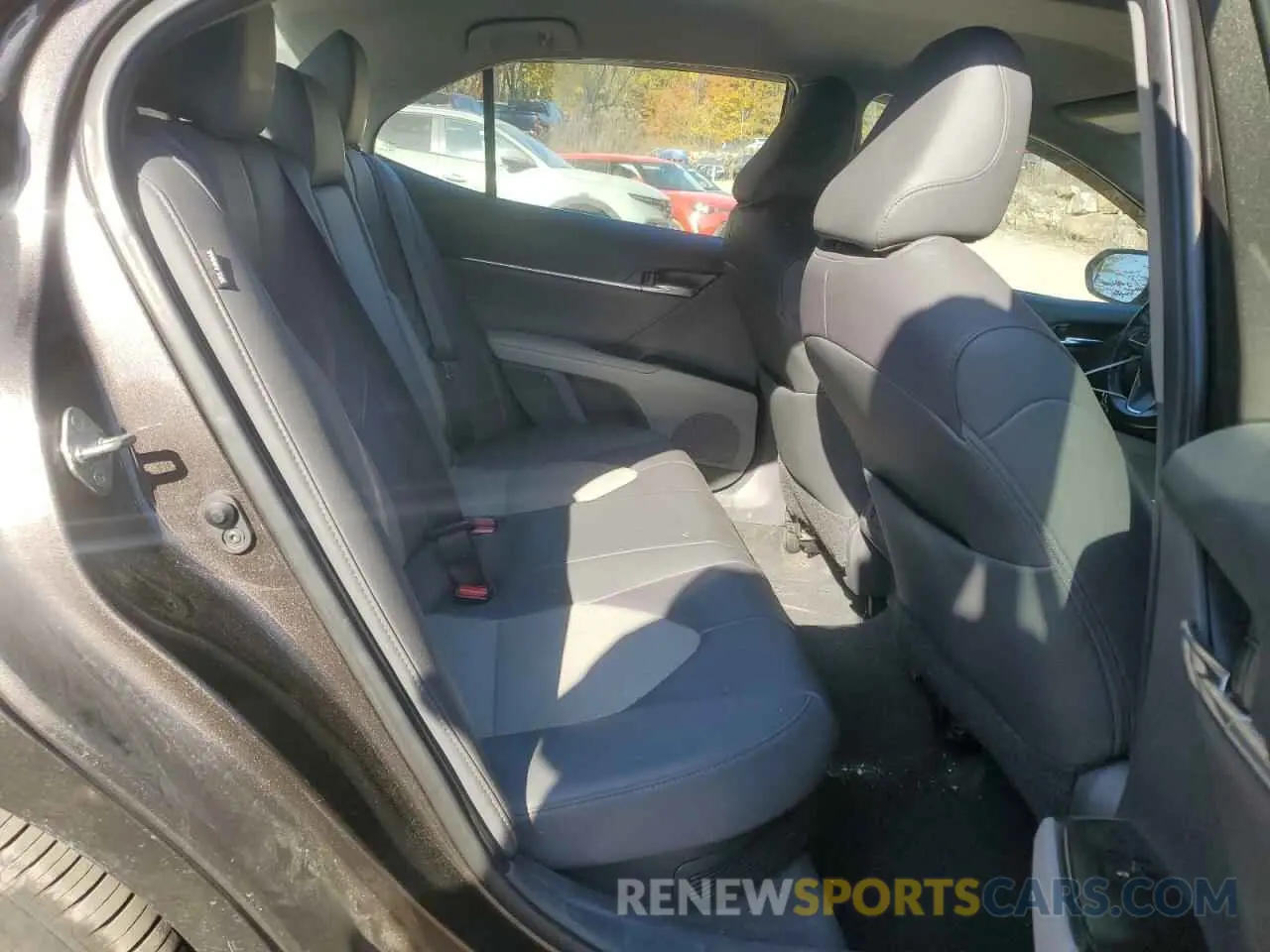 10 Photograph of a damaged car 4T1F31AK2LU526128 TOYOTA CAMRY 2020