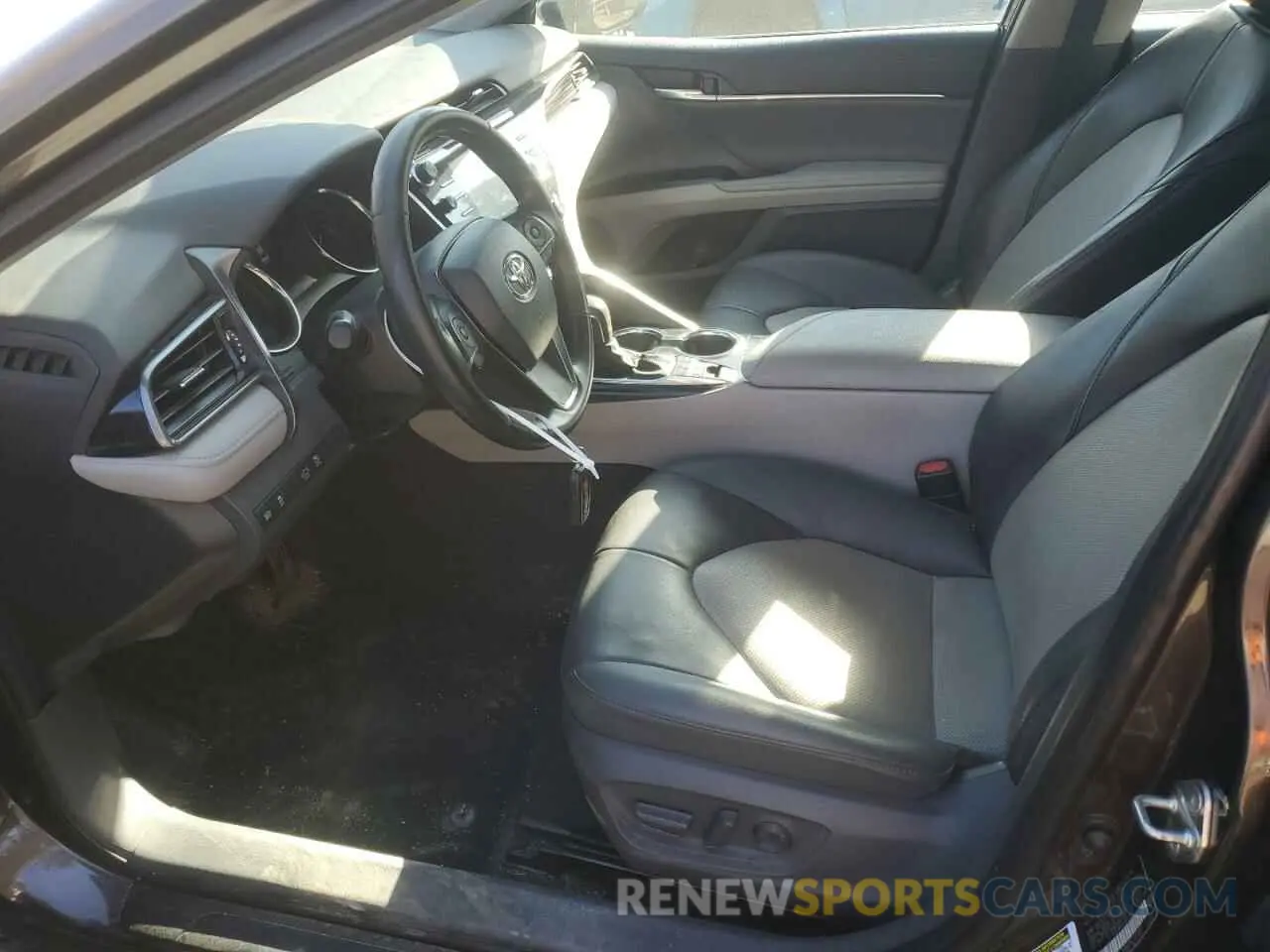 7 Photograph of a damaged car 4T1F31AK2LU526128 TOYOTA CAMRY 2020