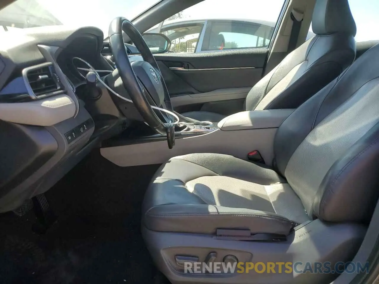 7 Photograph of a damaged car 4T1F31AK2LU532236 TOYOTA CAMRY 2020