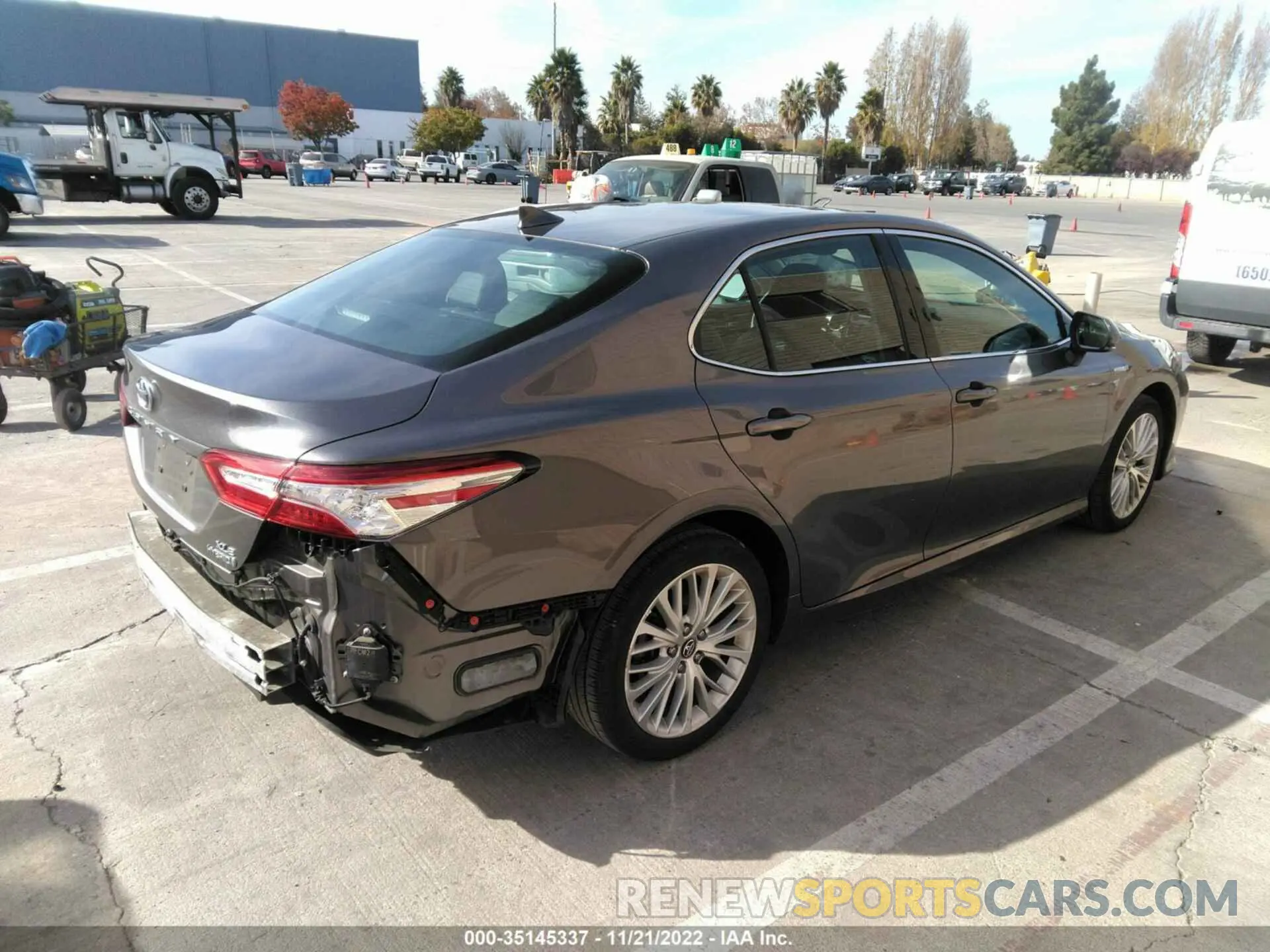 4 Фотография поврежденного автомобиля 4T1F31AK3LU522444 TOYOTA CAMRY 2020