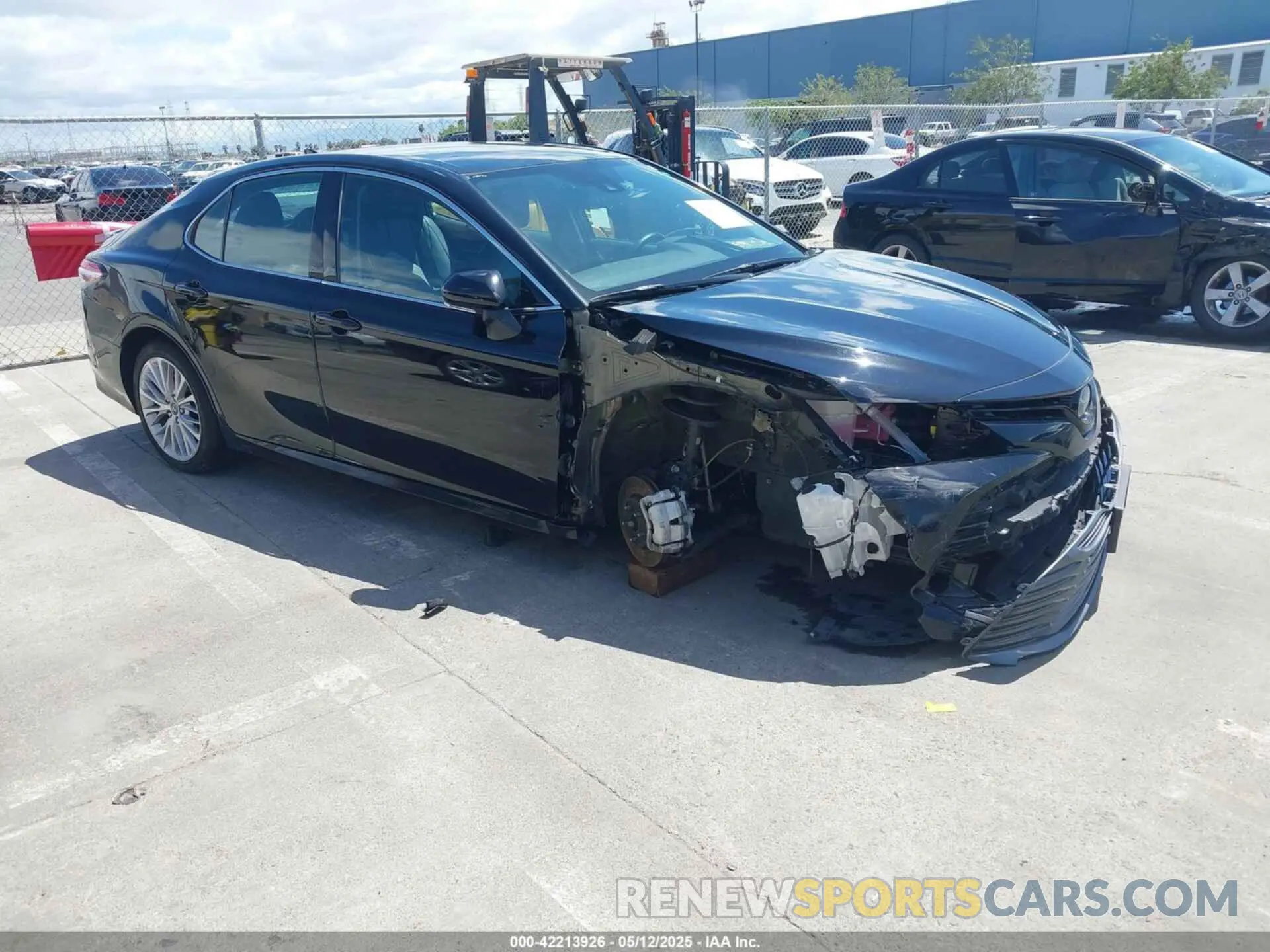 1 Photograph of a damaged car 4T1F31AK4LU526096 TOYOTA CAMRY 2020