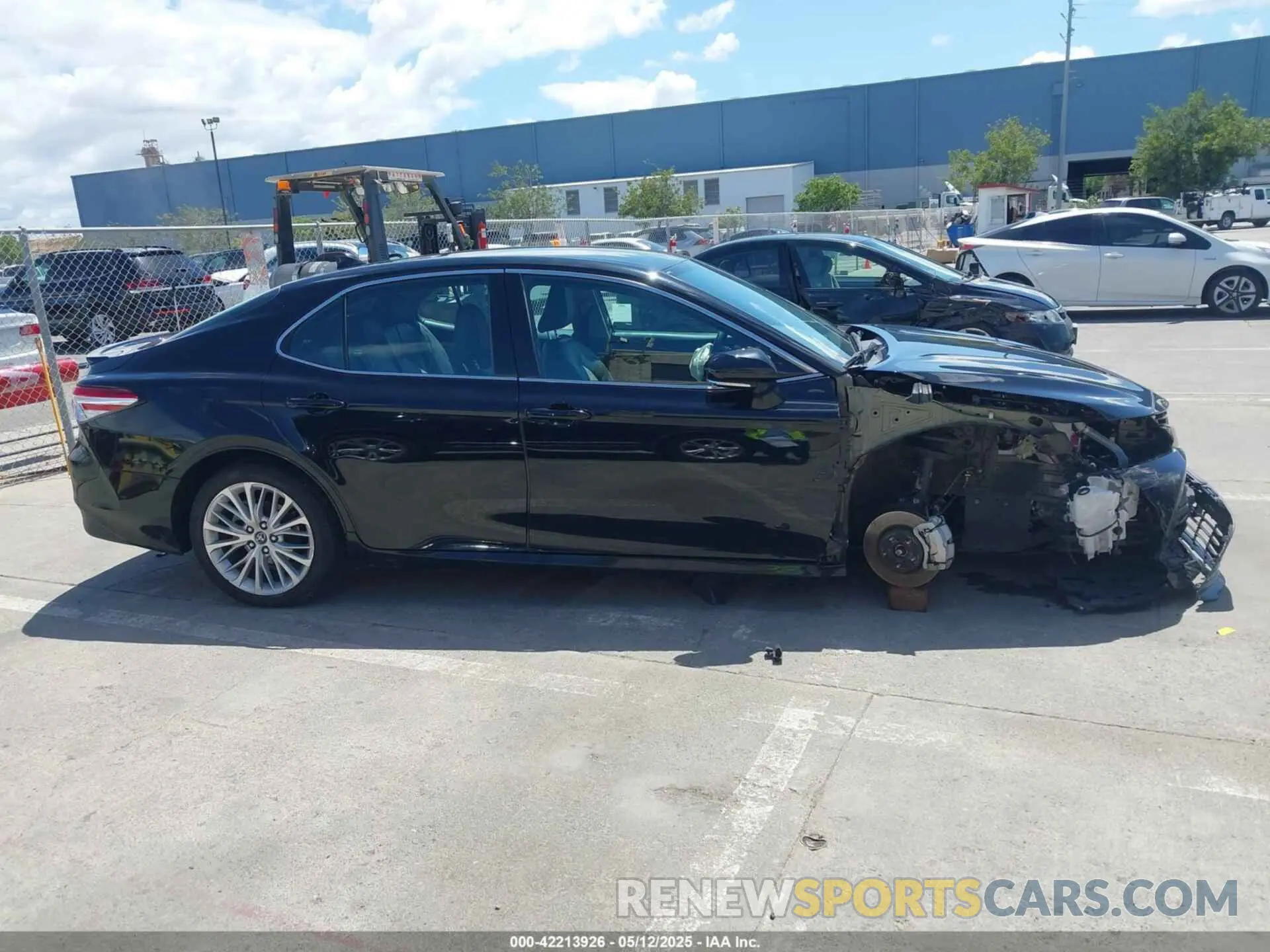 14 Photograph of a damaged car 4T1F31AK4LU526096 TOYOTA CAMRY 2020