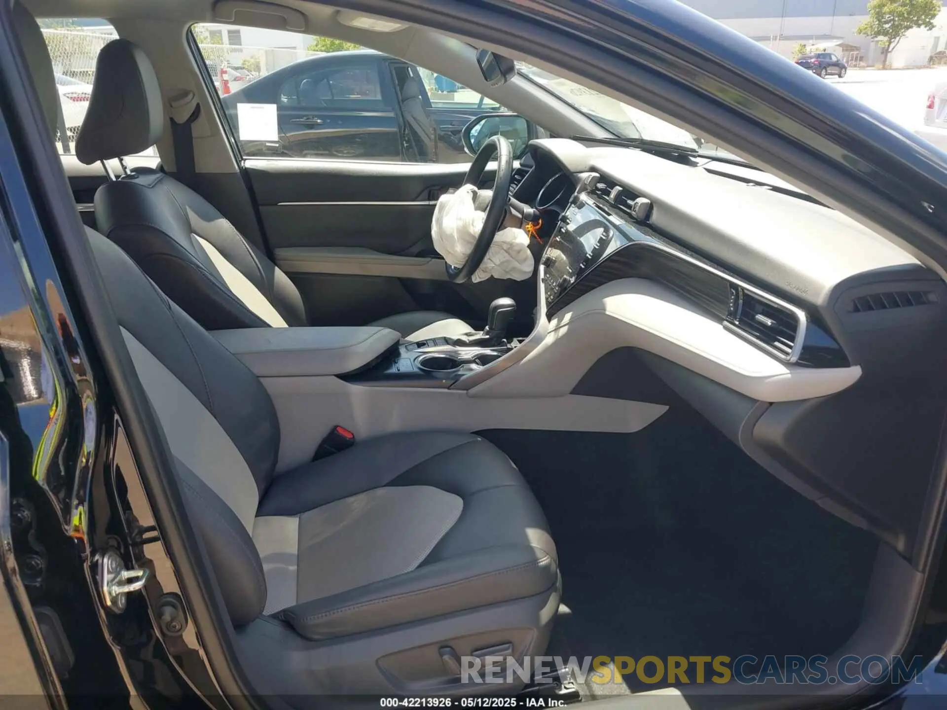 5 Photograph of a damaged car 4T1F31AK4LU526096 TOYOTA CAMRY 2020