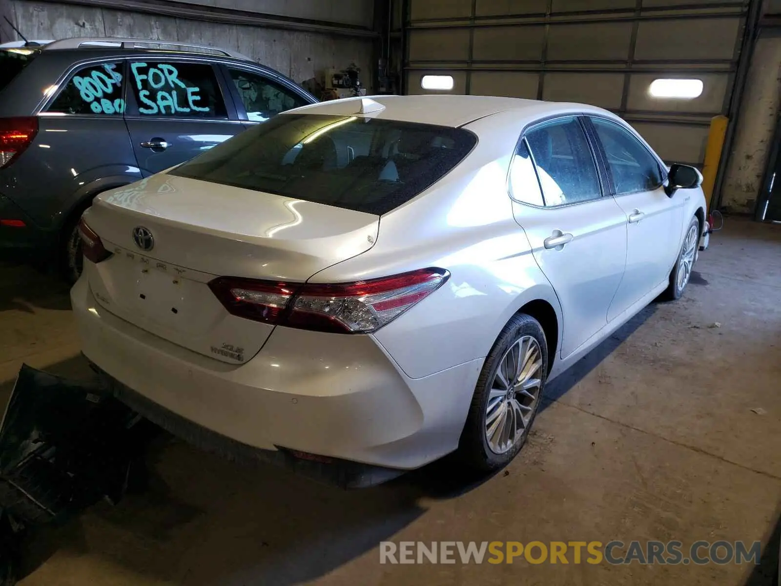 4 Photograph of a damaged car 4T1F31AK4LU528494 TOYOTA CAMRY 2020