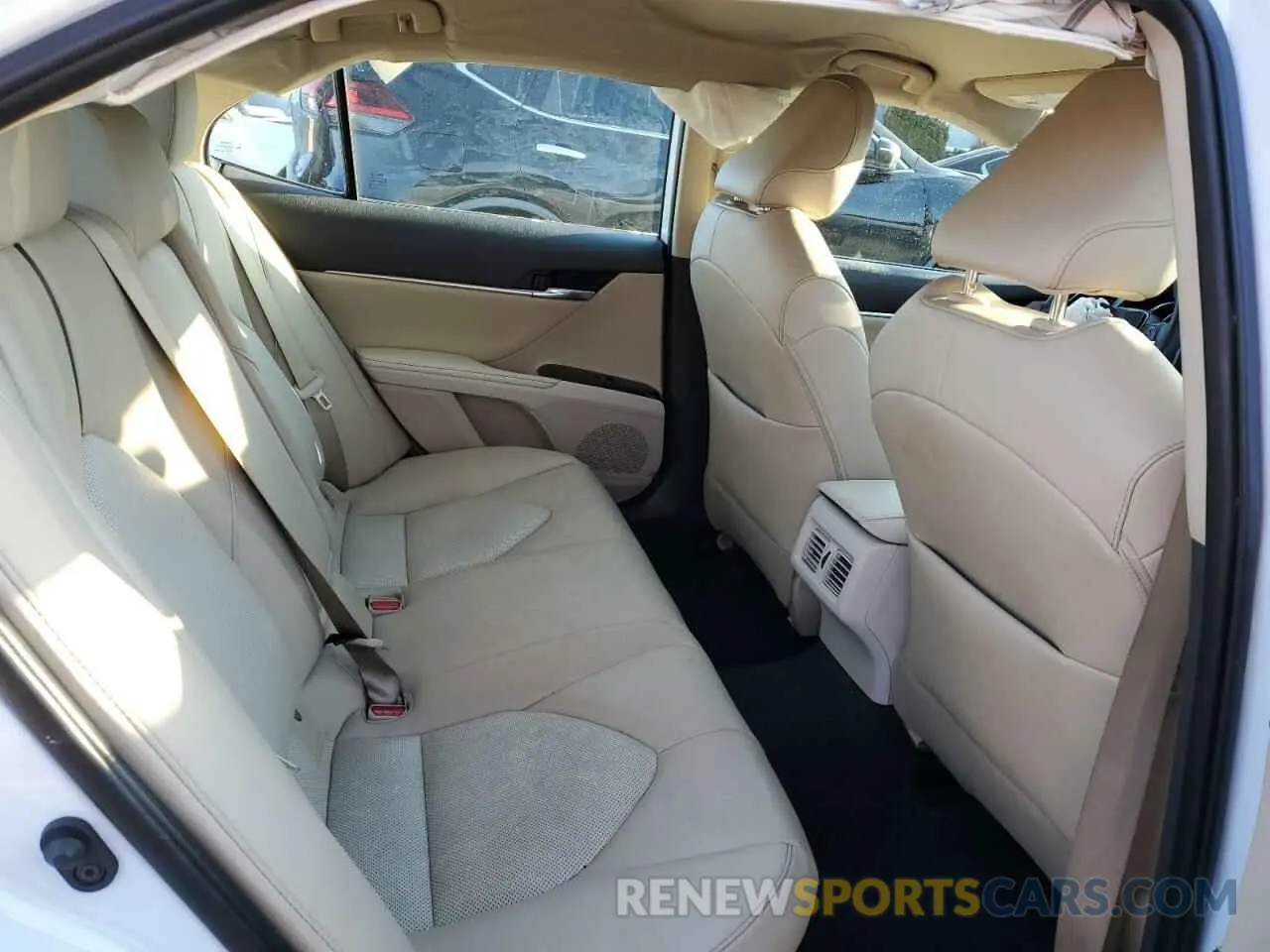 10 Photograph of a damaged car 4T1F31AK6LU521398 TOYOTA CAMRY 2020