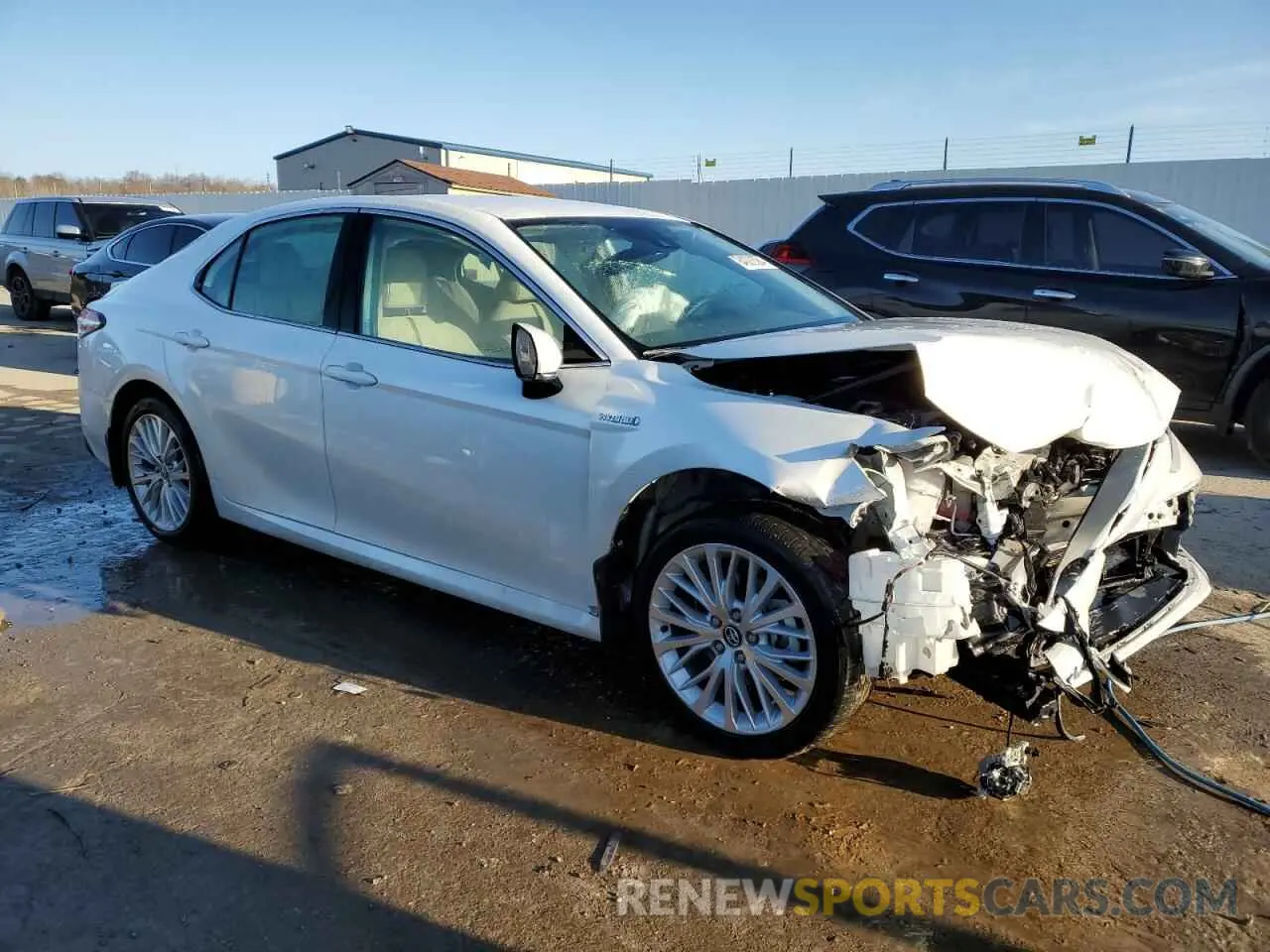 4 Photograph of a damaged car 4T1F31AK6LU521398 TOYOTA CAMRY 2020