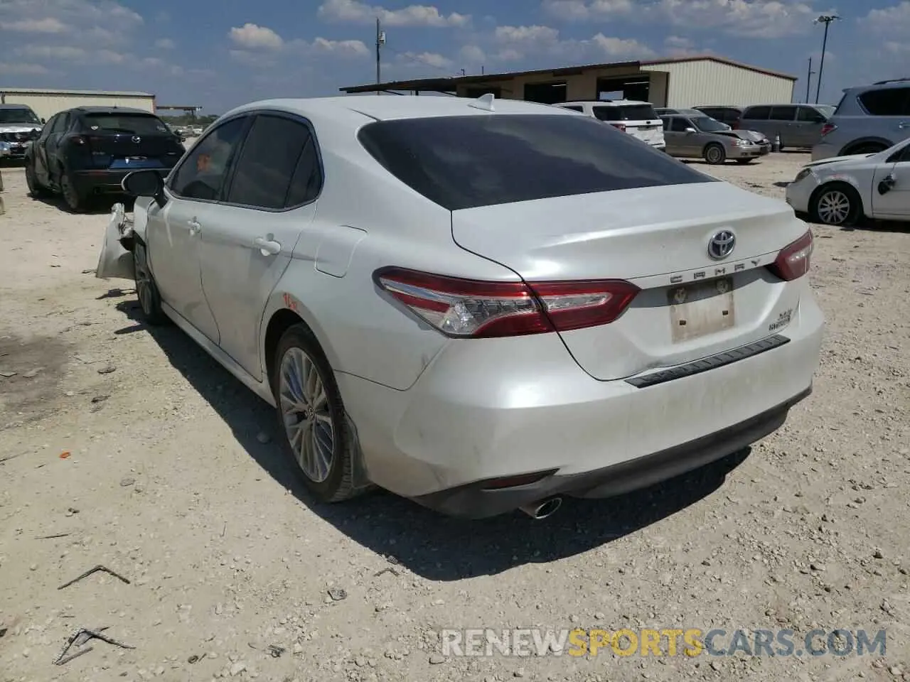 3 Фотография поврежденного автомобиля 4T1F31AK8LU545069 TOYOTA CAMRY 2020
