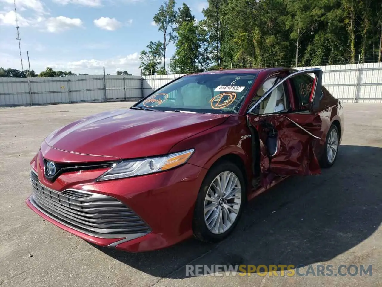 2 Photograph of a damaged car 4T1F31AK9LU519497 TOYOTA CAMRY 2020