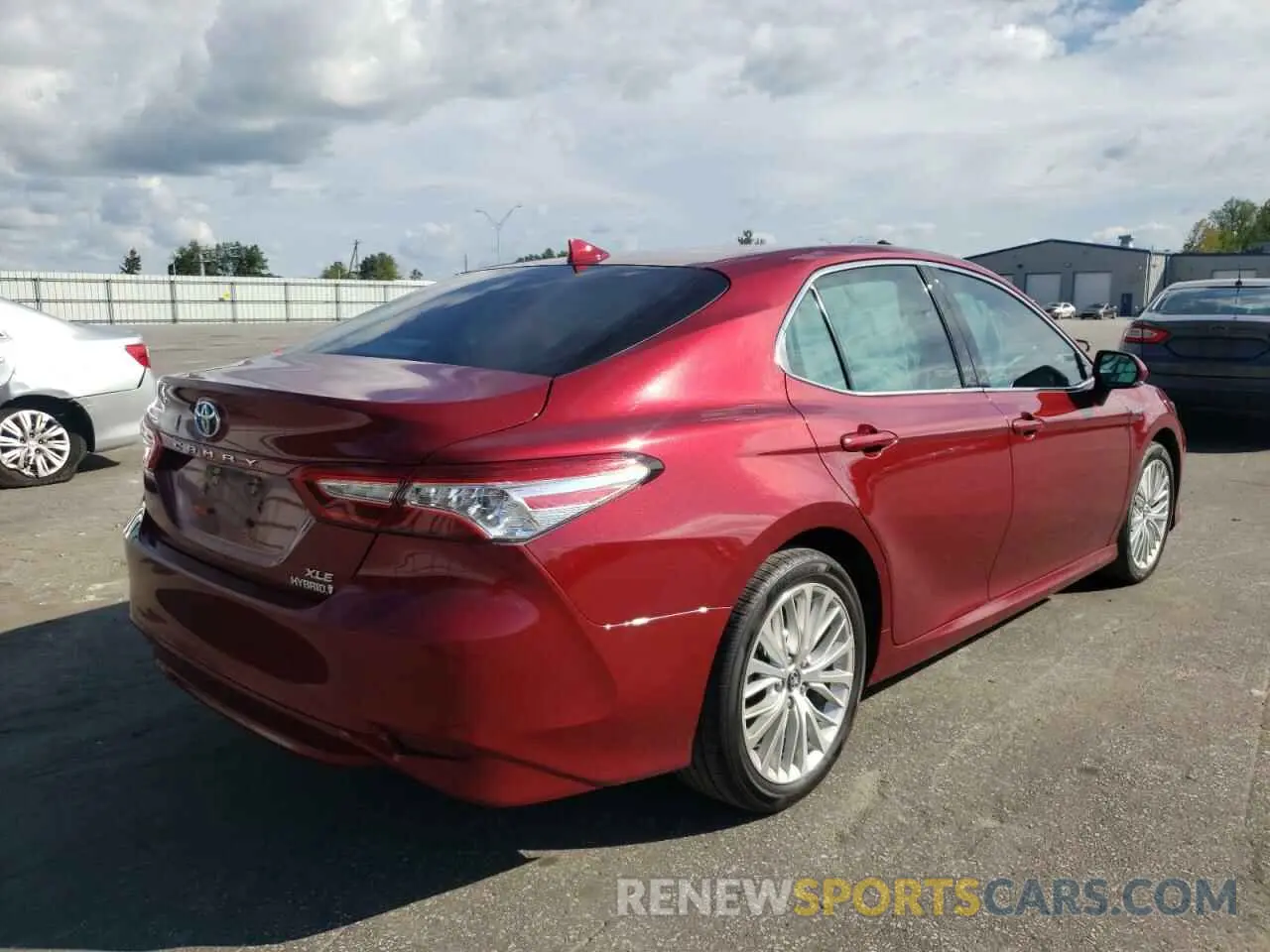 4 Photograph of a damaged car 4T1F31AK9LU519497 TOYOTA CAMRY 2020