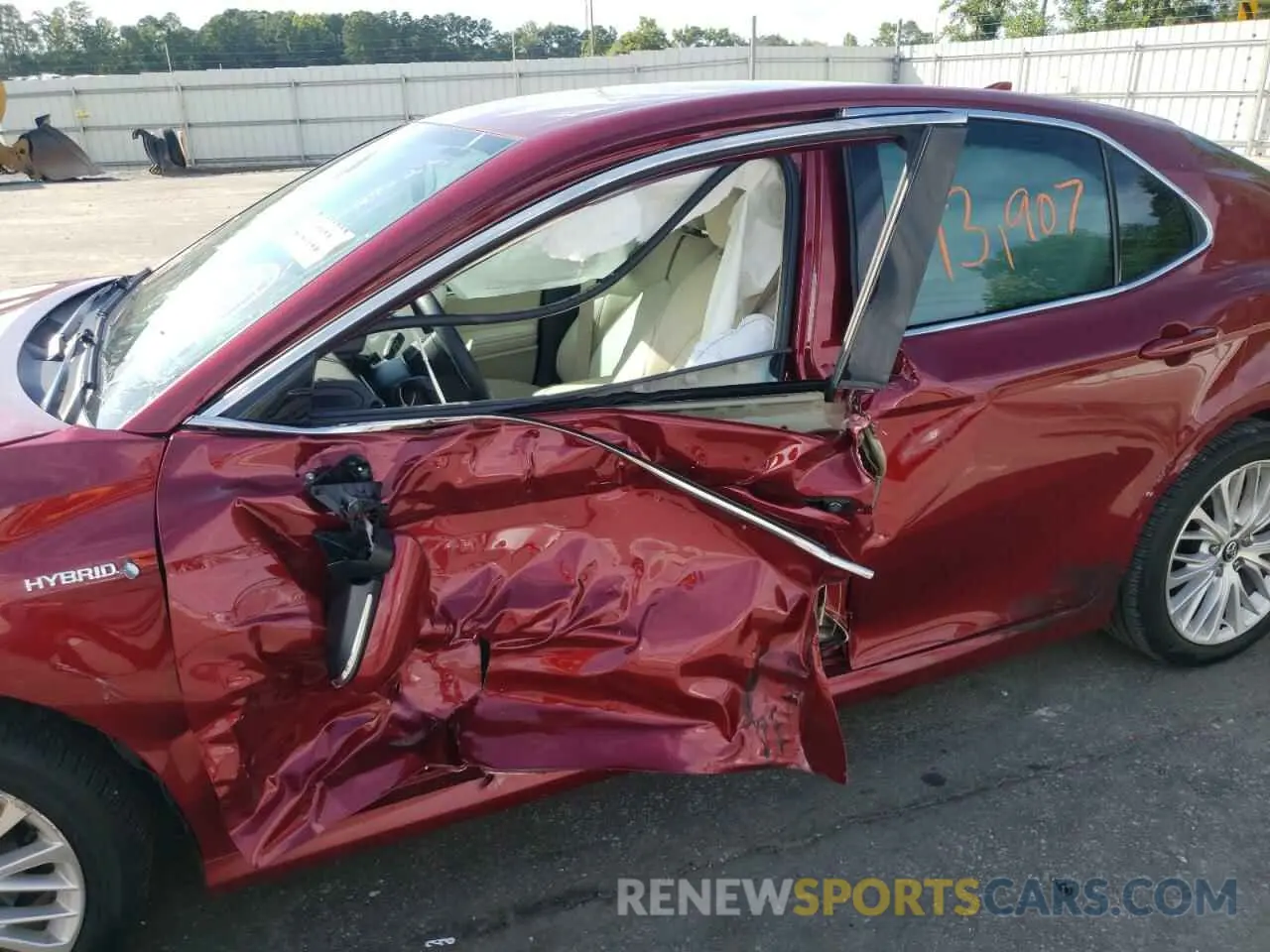9 Photograph of a damaged car 4T1F31AK9LU519497 TOYOTA CAMRY 2020