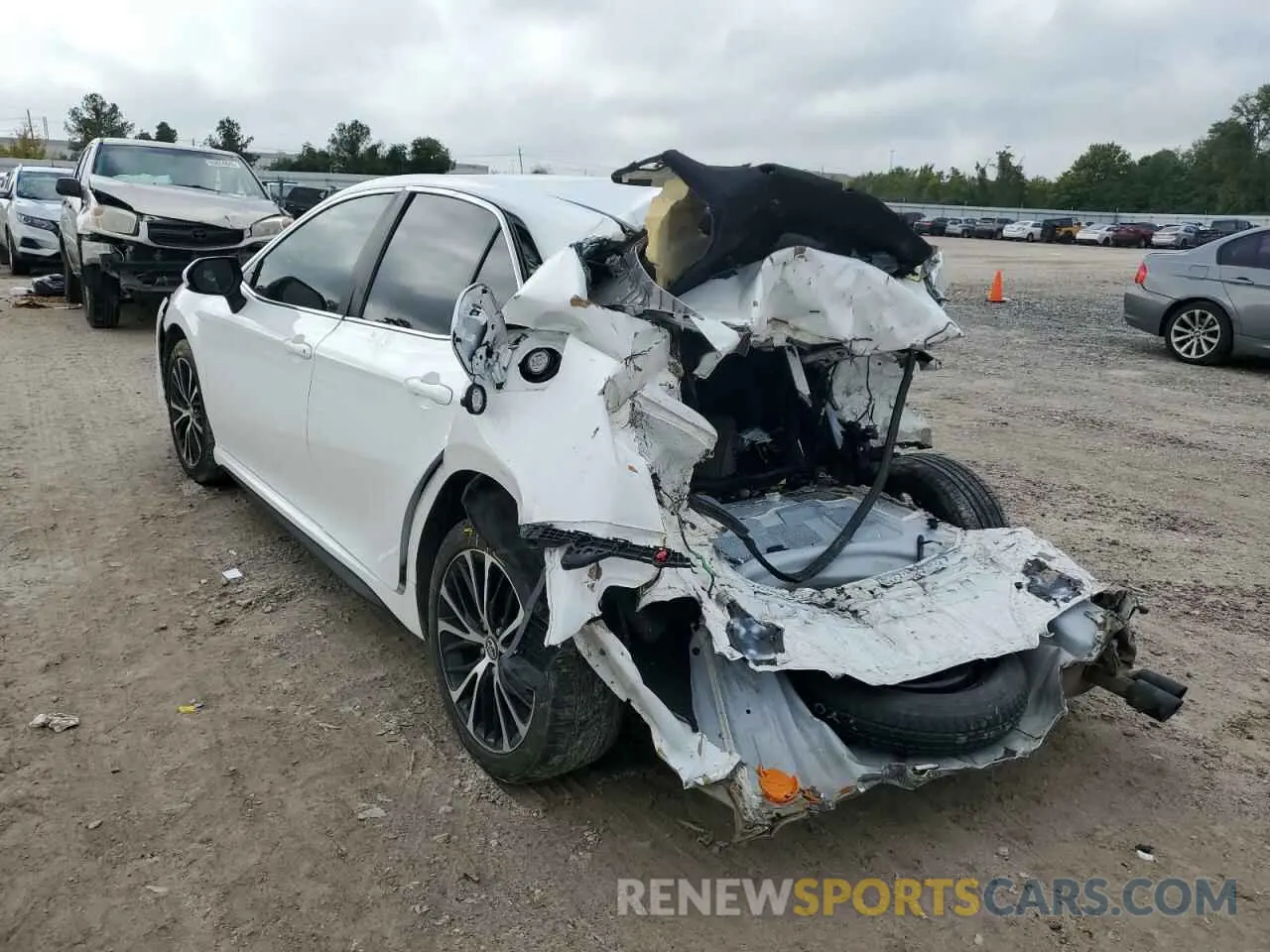 3 Photograph of a damaged car 4T1G11AK0LU305332 TOYOTA CAMRY 2020