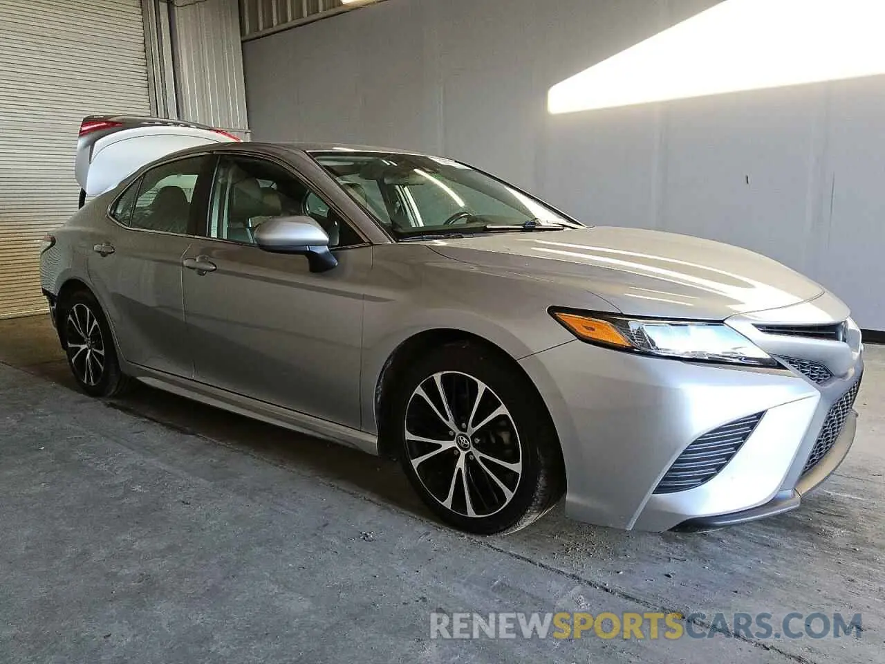 4 Photograph of a damaged car 4T1G11AK0LU335656 TOYOTA CAMRY 2020