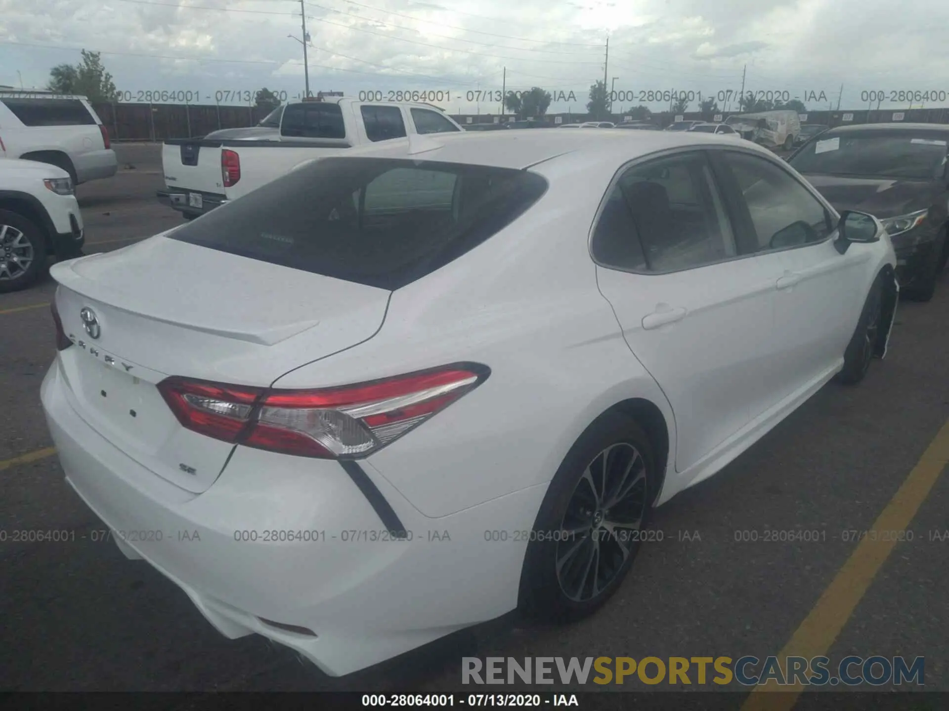 4 Photograph of a damaged car 4T1G11AK0LU345359 TOYOTA CAMRY 2020