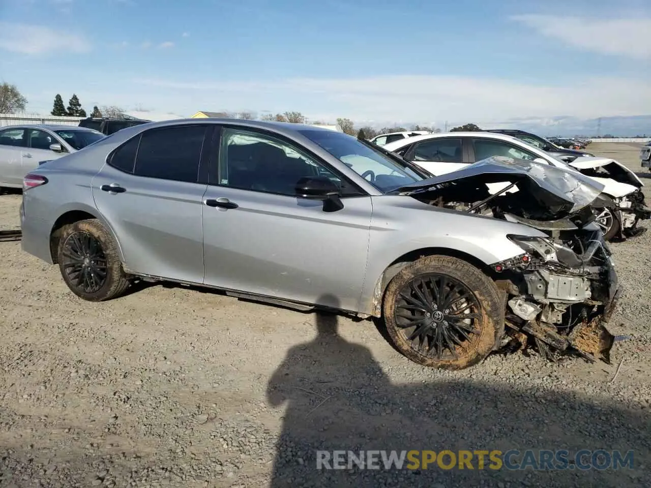 4 Photograph of a damaged car 4T1G11AK0LU348777 TOYOTA CAMRY 2020