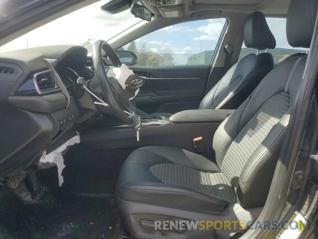 7 Photograph of a damaged car 4T1G11AK0LU389653 TOYOTA CAMRY 2020