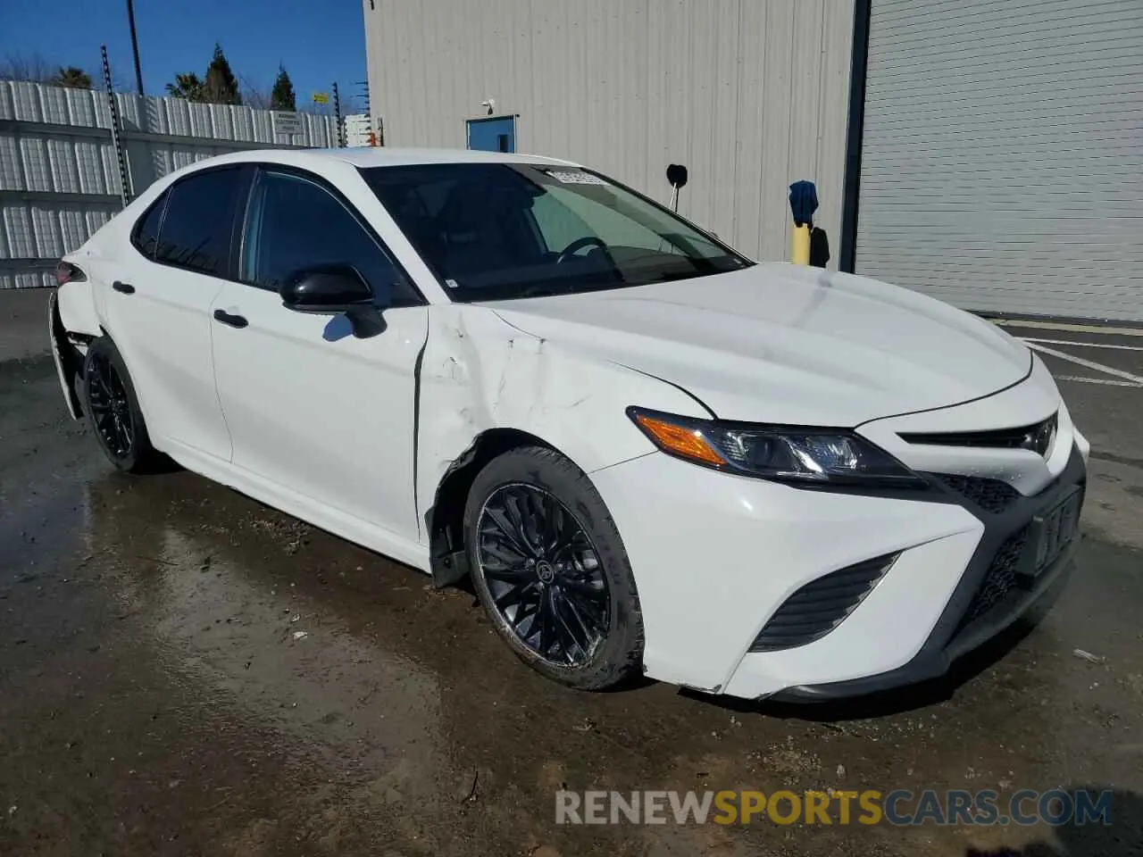 4 Фотография поврежденного автомобиля 4T1G11AK0LU396988 TOYOTA CAMRY 2020