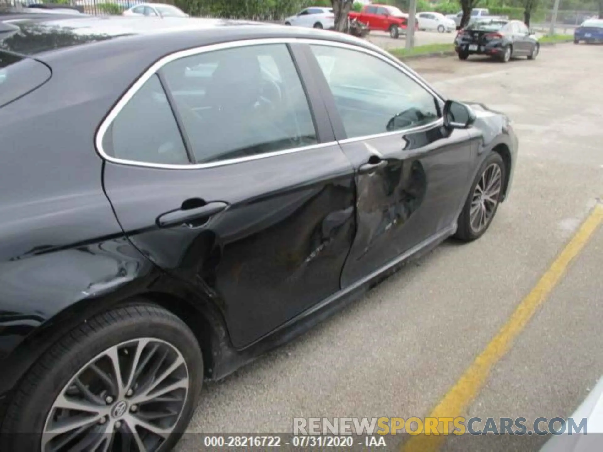 10 Photograph of a damaged car 4T1G11AK0LU866632 TOYOTA CAMRY 2020