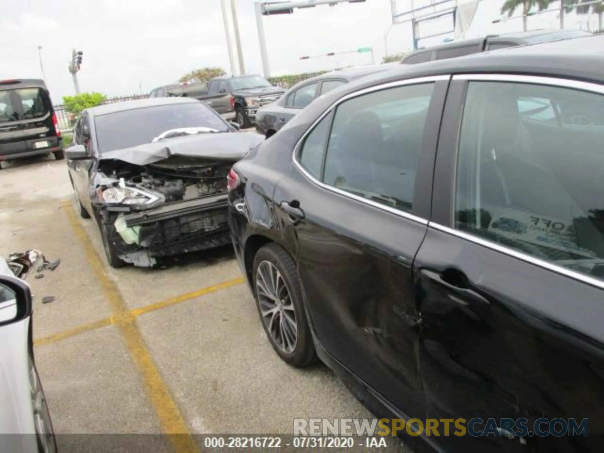 4 Photograph of a damaged car 4T1G11AK0LU866632 TOYOTA CAMRY 2020