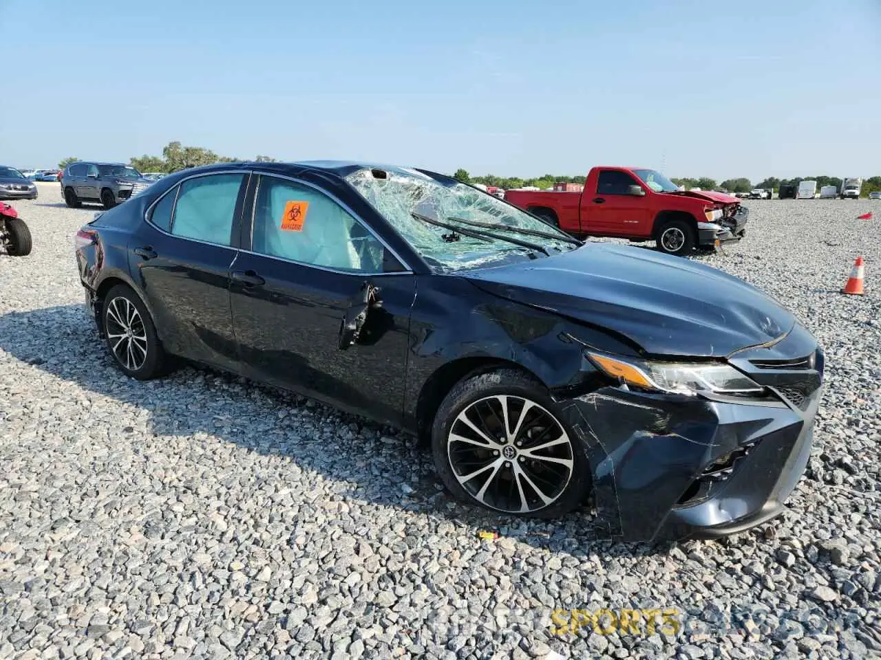 4 Photograph of a damaged car 4T1G11AK0LU878781 TOYOTA CAMRY 2020