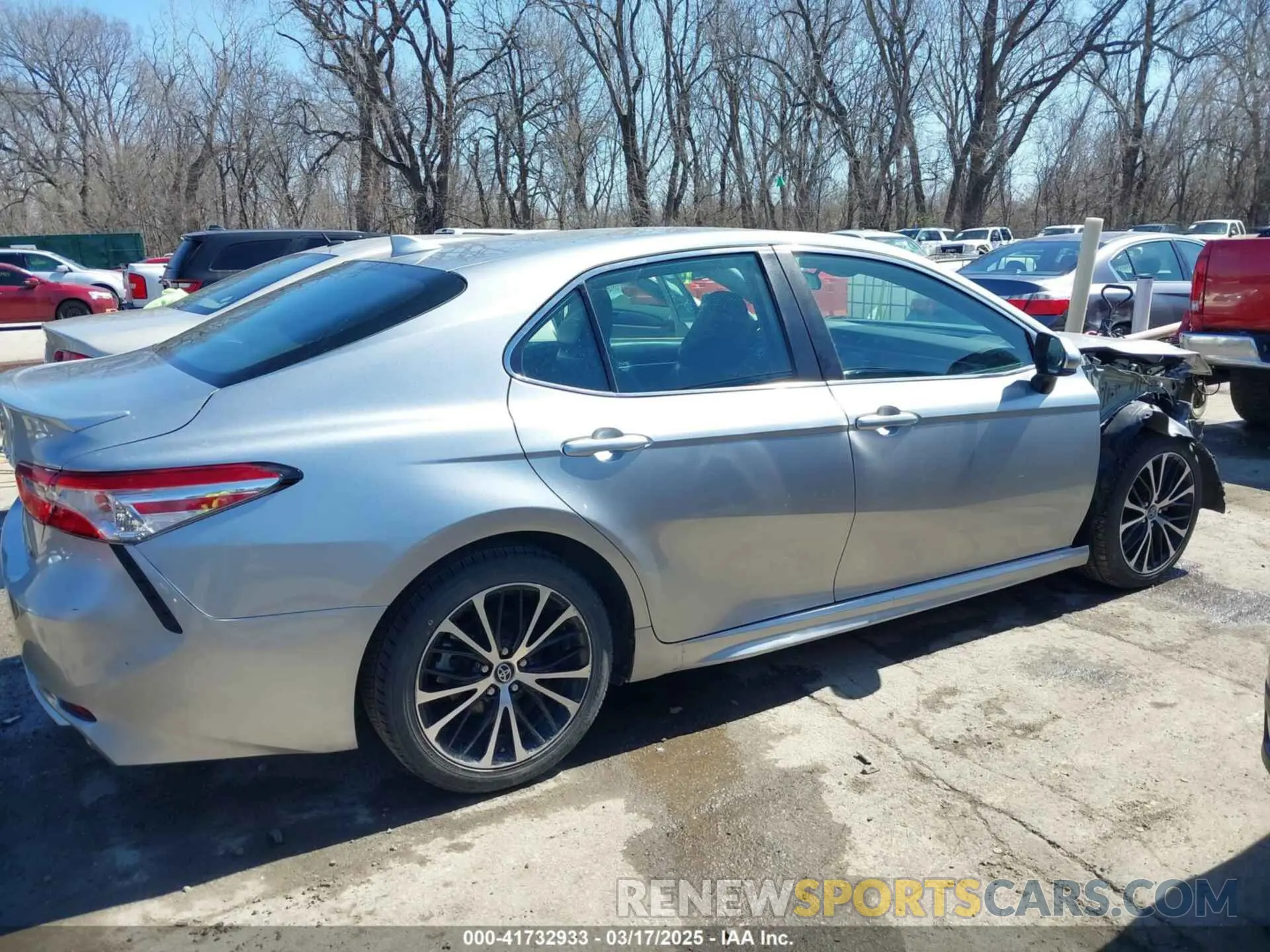 13 Photograph of a damaged car 4T1G11AK0LU885911 TOYOTA CAMRY 2020