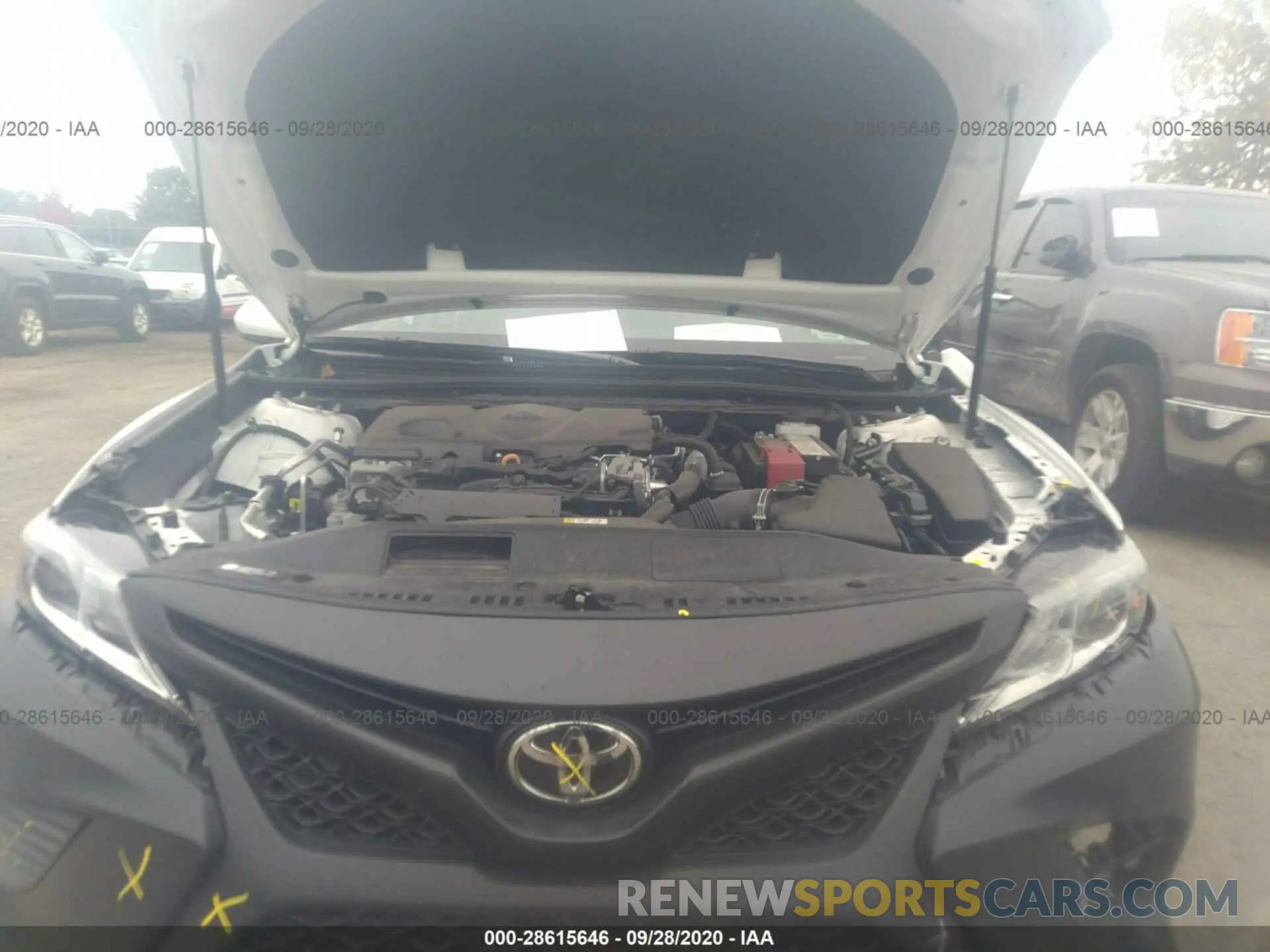 10 Photograph of a damaged car 4T1G11AK0LU895001 TOYOTA CAMRY 2020