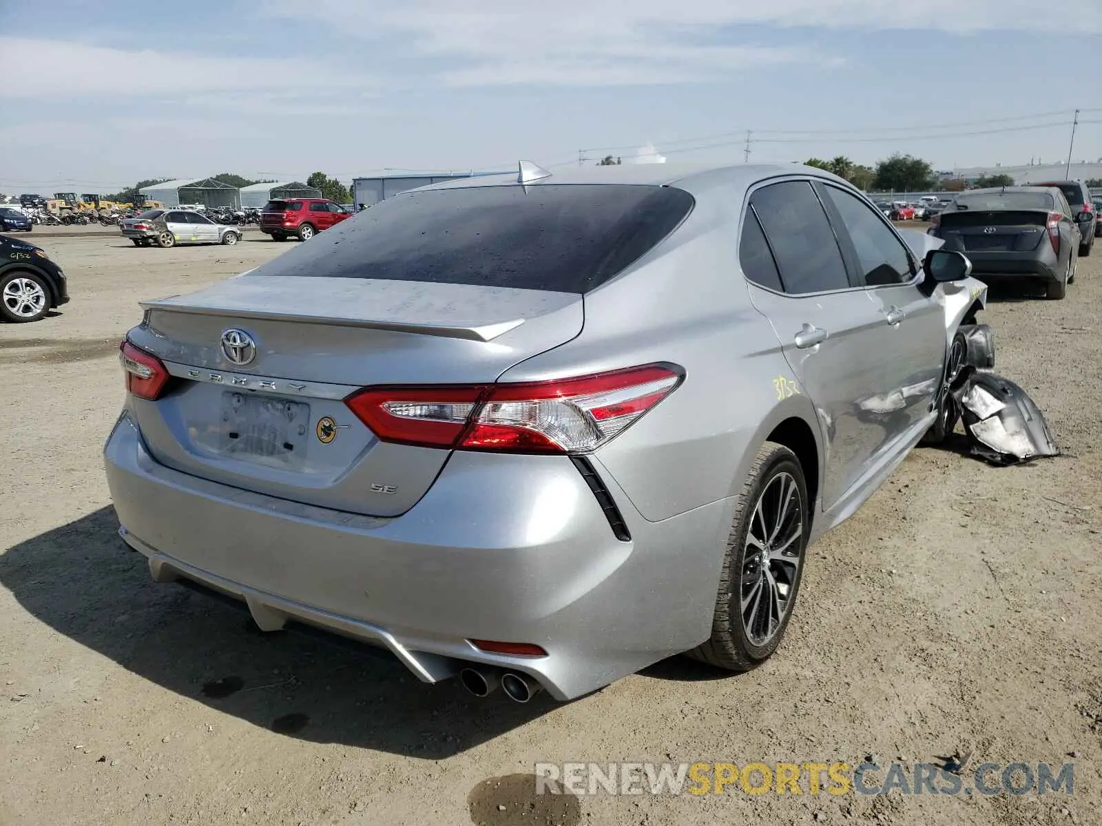 4 Фотография поврежденного автомобиля 4T1G11AK0LU911410 TOYOTA CAMRY 2020