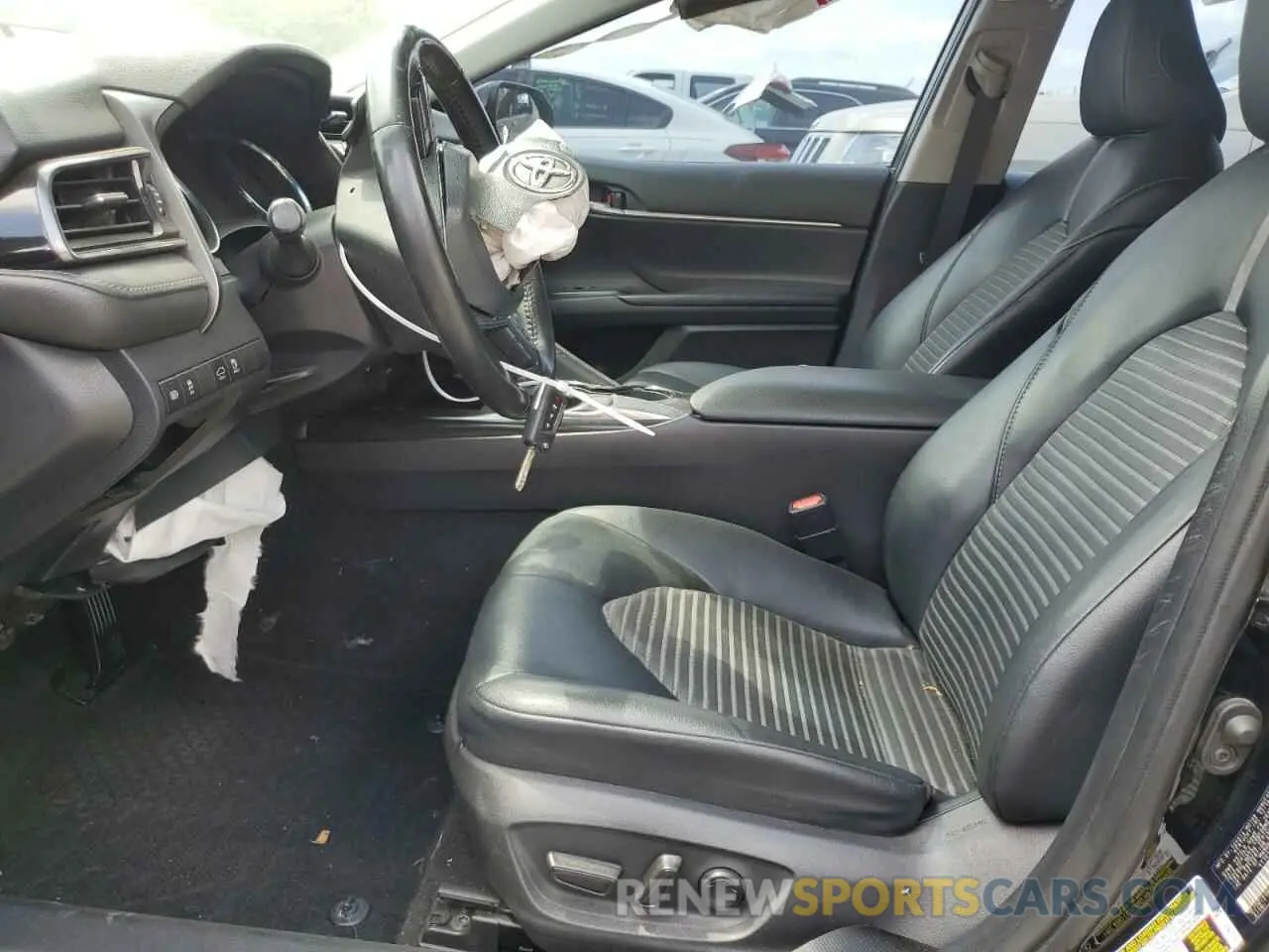 7 Photograph of a damaged car 4T1G11AK0LU916073 TOYOTA CAMRY 2020