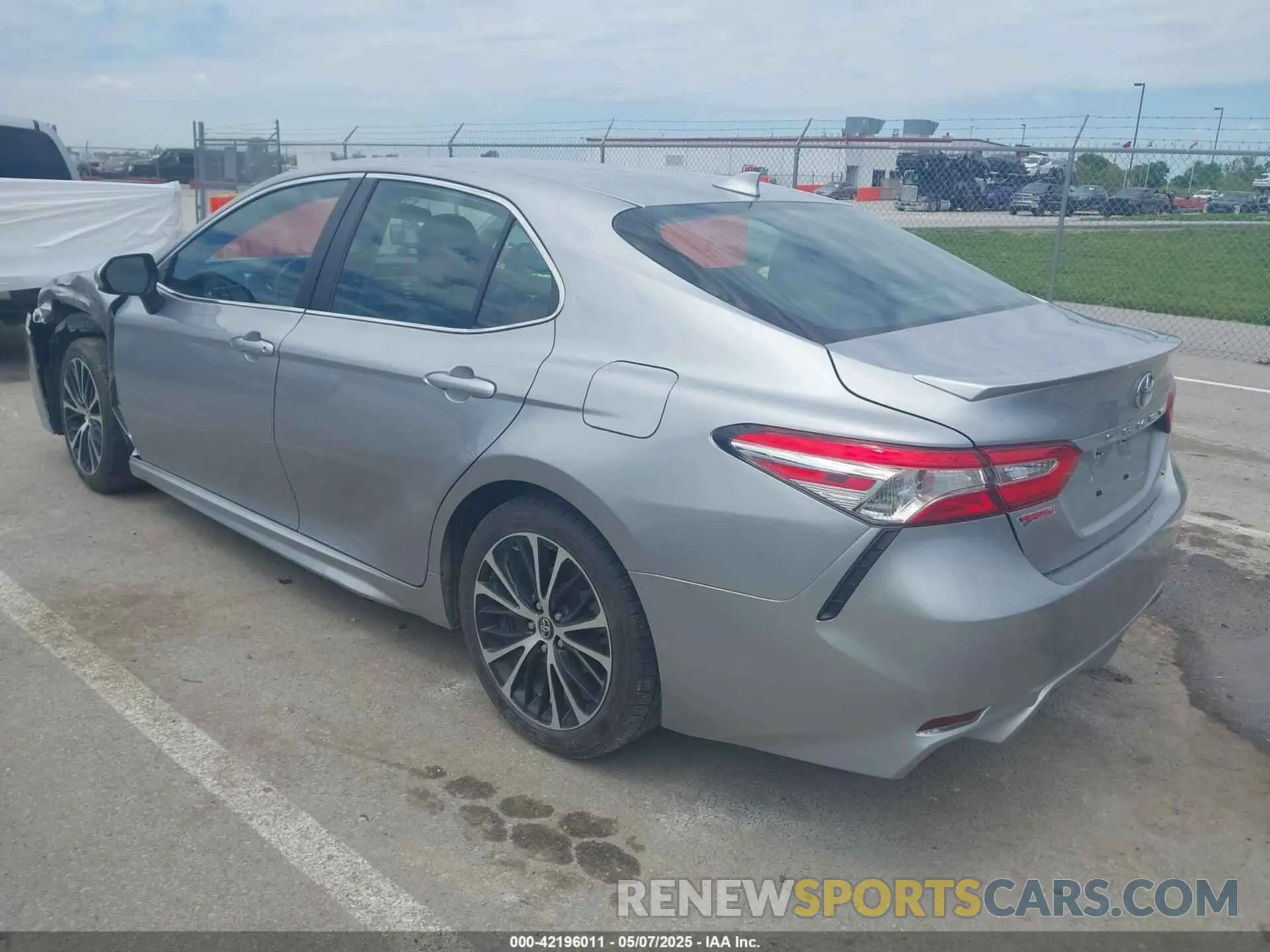 3 Photograph of a damaged car 4T1G11AK0LU924187 TOYOTA CAMRY 2020