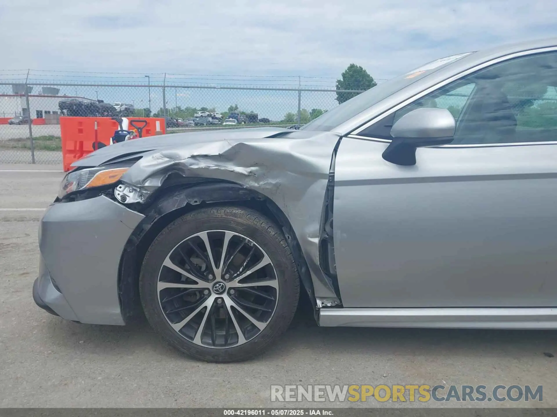 6 Photograph of a damaged car 4T1G11AK0LU924187 TOYOTA CAMRY 2020
