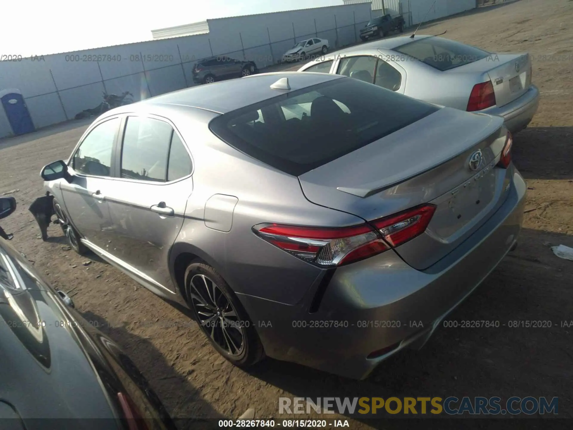 3 Фотография поврежденного автомобиля 4T1G11AK0LU944293 TOYOTA CAMRY 2020