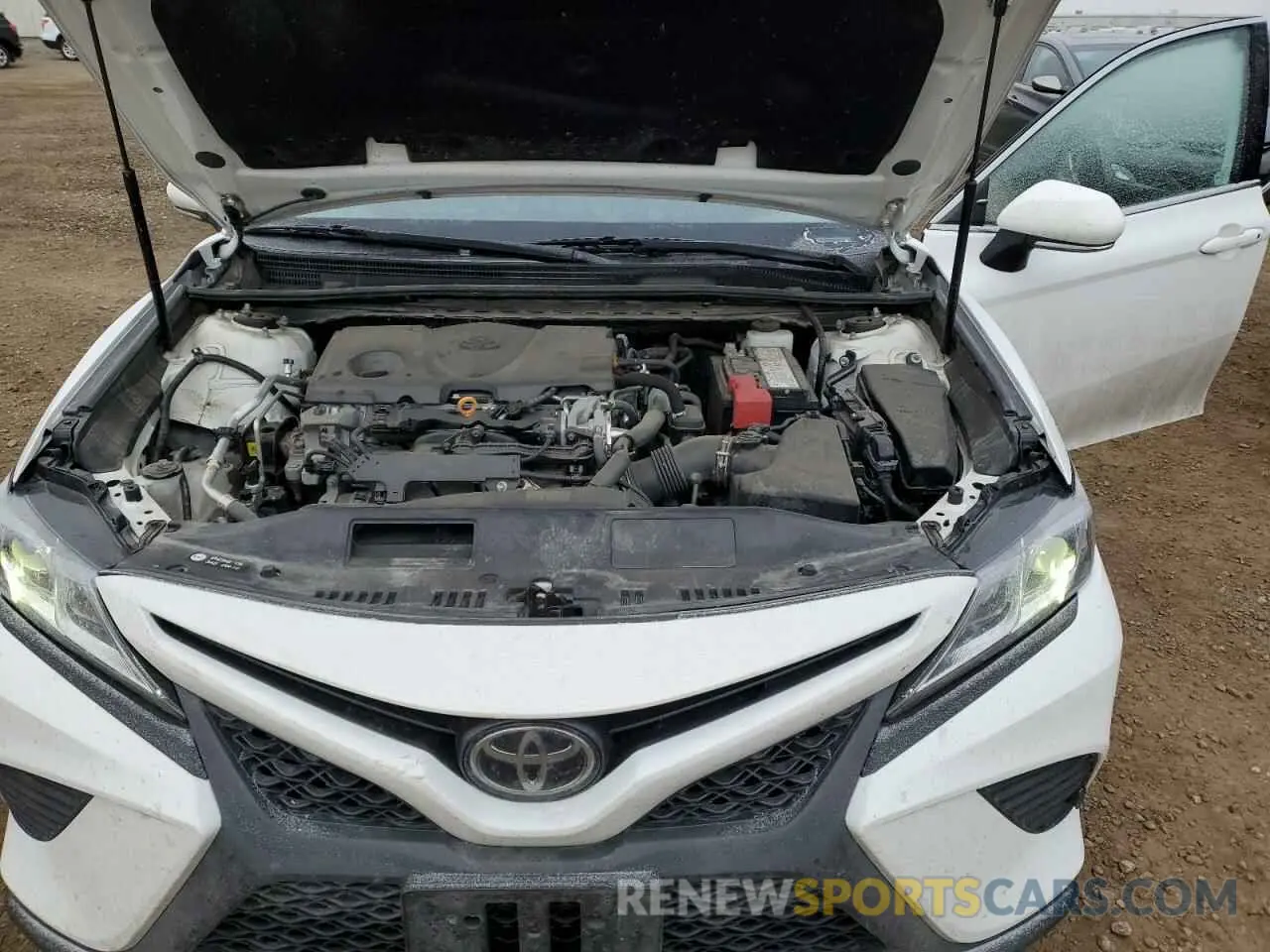 11 Photograph of a damaged car 4T1G11AK0LU947047 TOYOTA CAMRY 2020