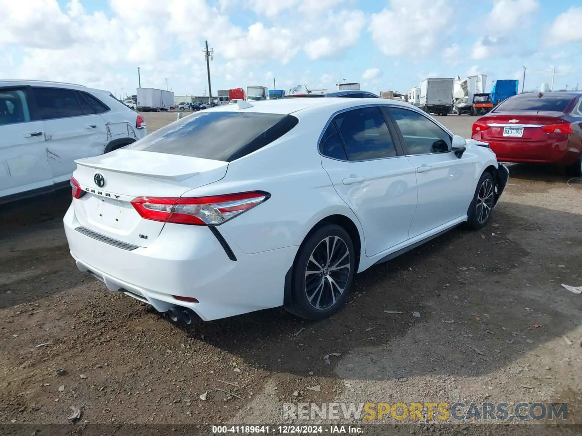 4 Фотография поврежденного автомобиля 4T1G11AK0LU957688 TOYOTA CAMRY 2020